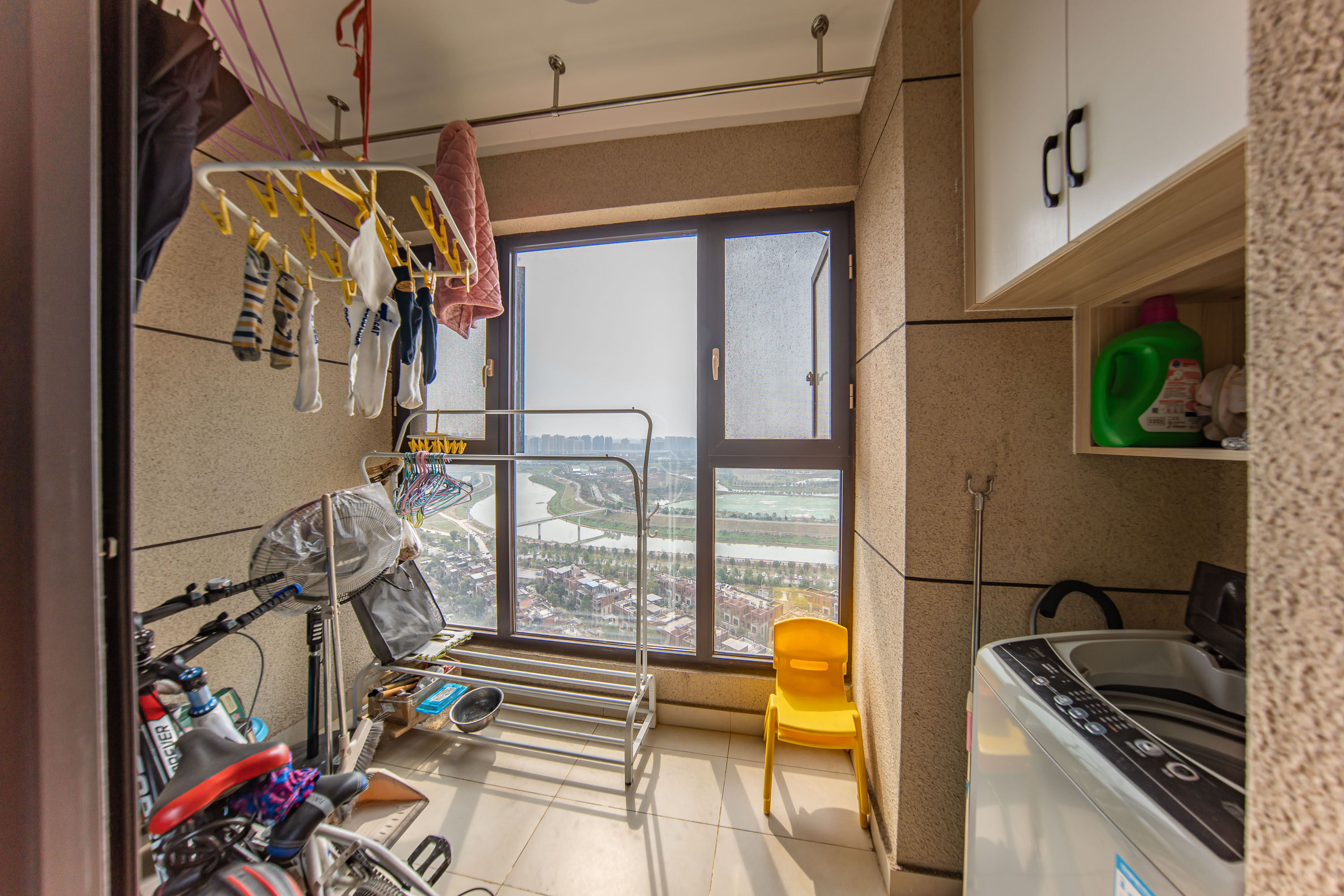 中海国际五期  3室2厅1卫    85.0万 中海国际五期  3室2厅1卫    85.0万阳台