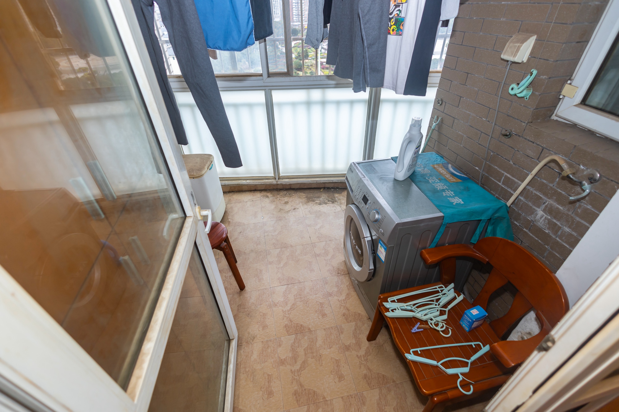 未来现代城 4室2厅2卫 79.8万 未来现代城 4室2厅2卫 79.8万阳台