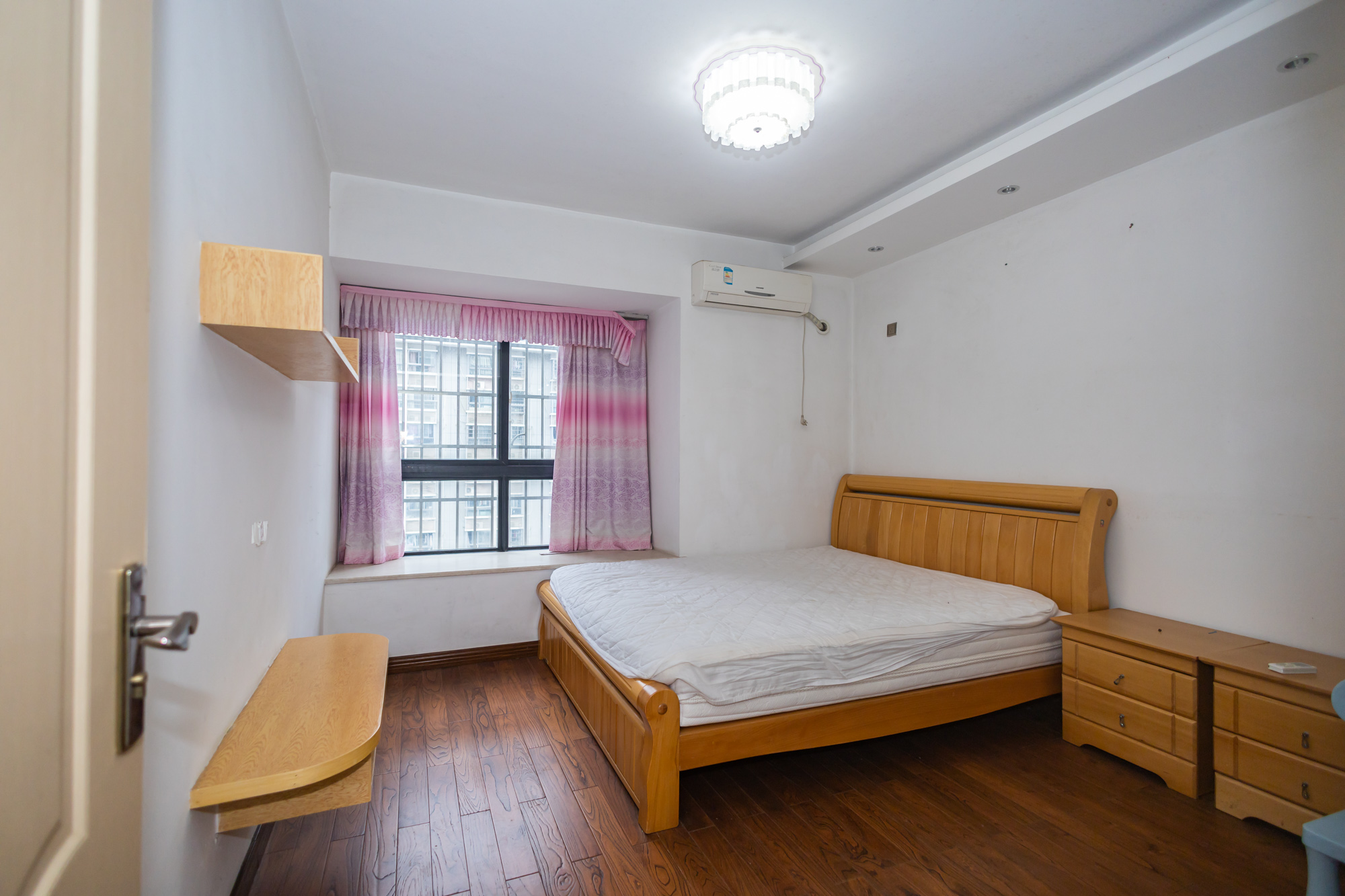 尚都花园城 3室2厅2卫 63.8万 尚都花园城 3室2厅2卫 63.8万卧室