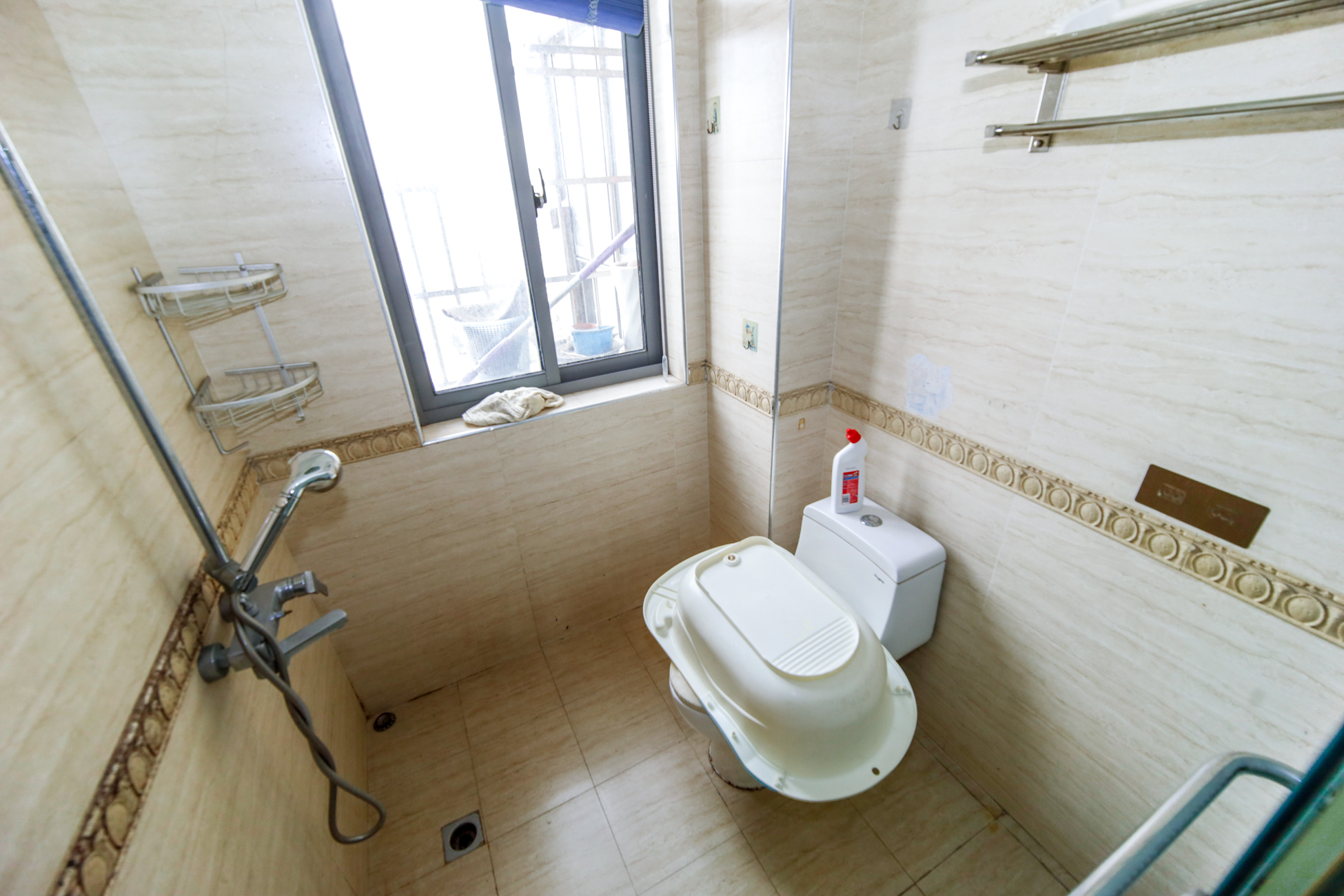上海城小区  4室1厅2卫   129.00万卫生间