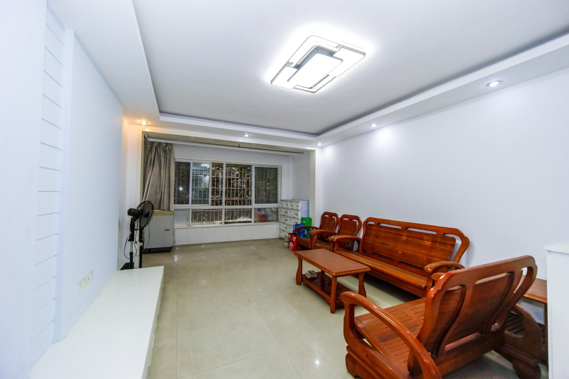 德馨园  2室2厅2卫    56.0万 德馨园  2室2厅2卫    56.0万客厅