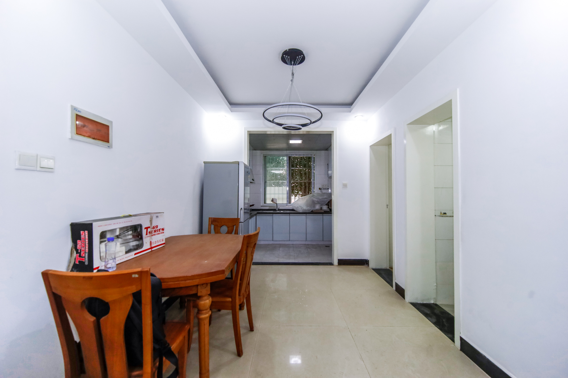 德馨园  2室2厅2卫    56.0万 德馨园  2室2厅2卫    56.0万客厅