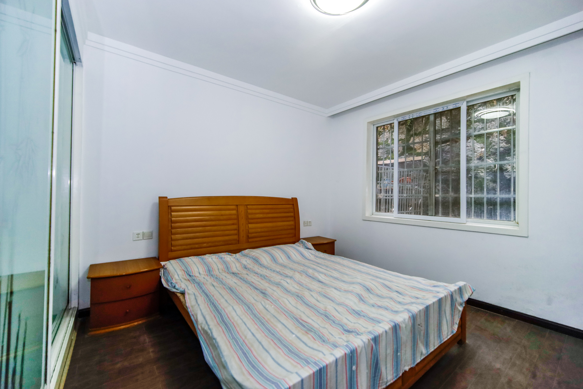 德馨园  2室2厅2卫    56.0万 德馨园  2室2厅2卫    56.0万卧室