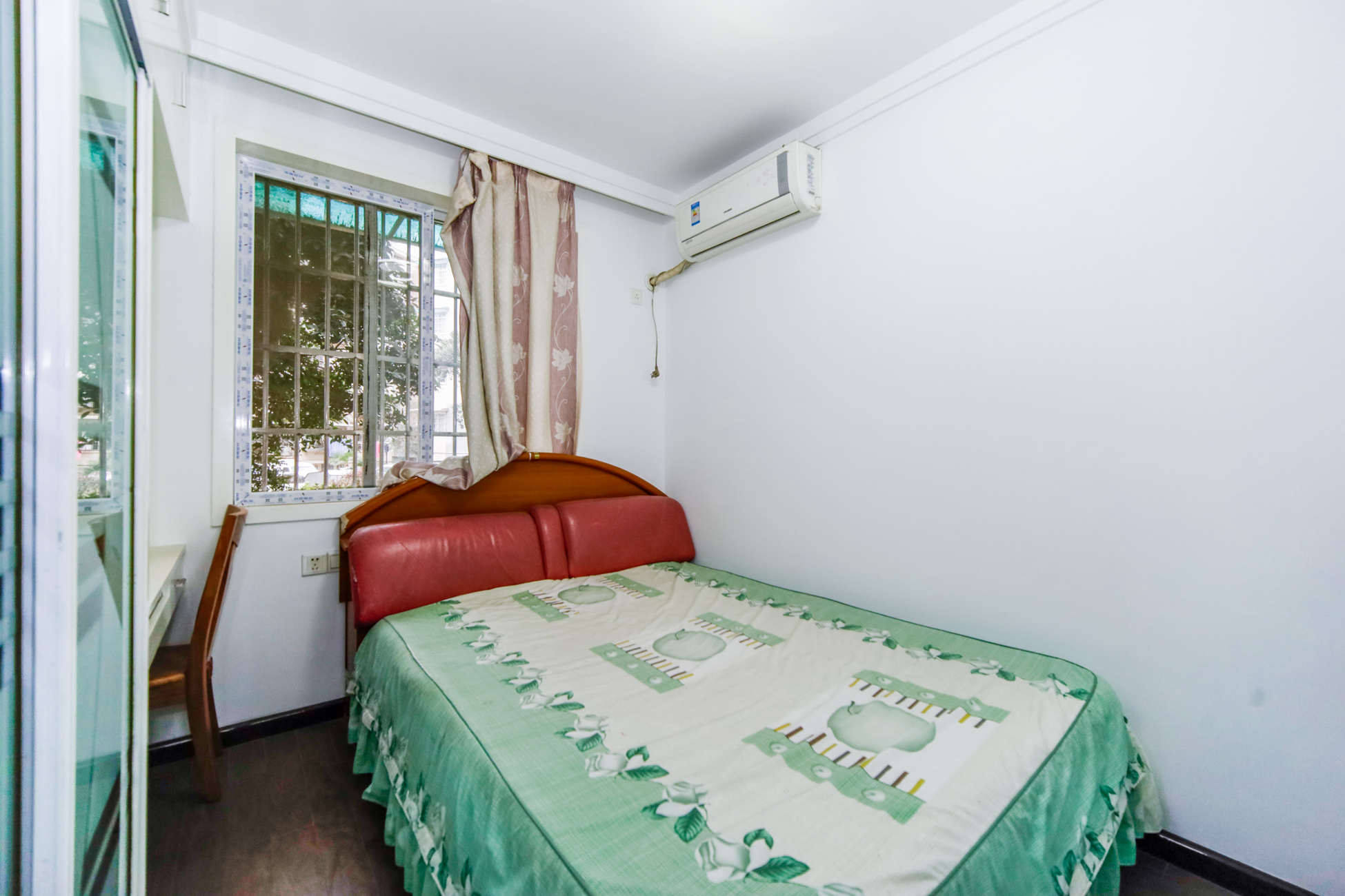 德馨园  2室2厅2卫    56.0万 德馨园  2室2厅2卫    56.0万卧室