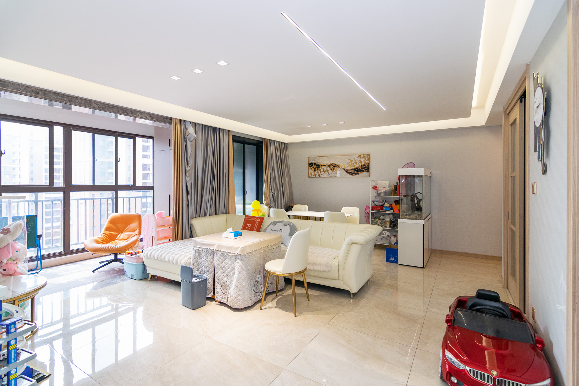 新城国际花都 4室2厅2卫 85.0万 新城国际花都 4室2厅2卫 85.0万客厅