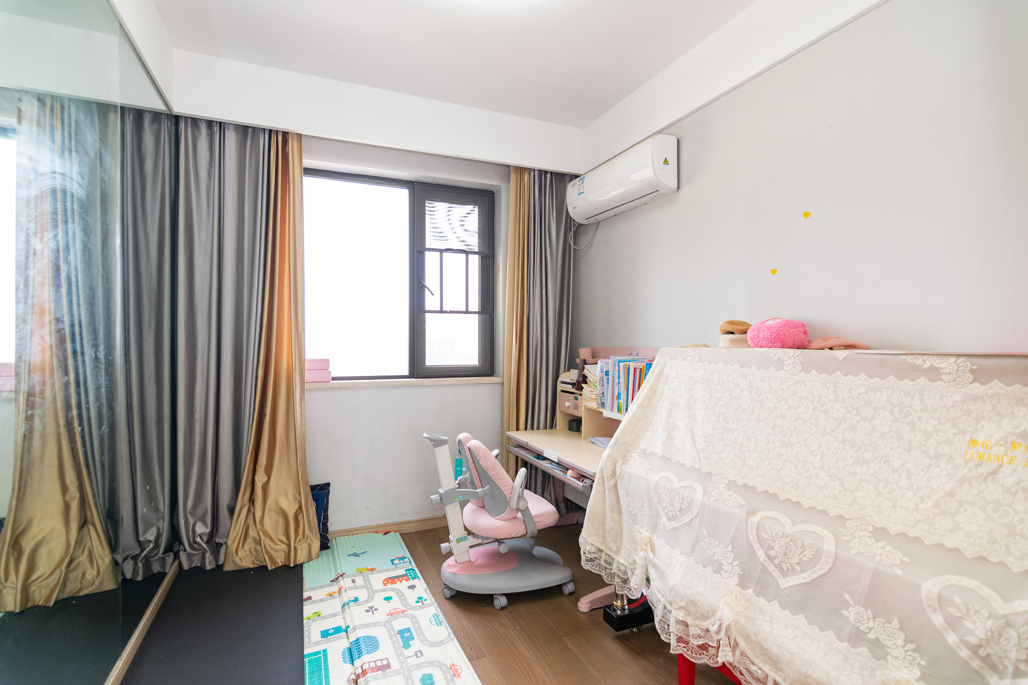 新城国际花都 4室2厅2卫 85.0万 新城国际花都 4室2厅2卫 85.0万卧室