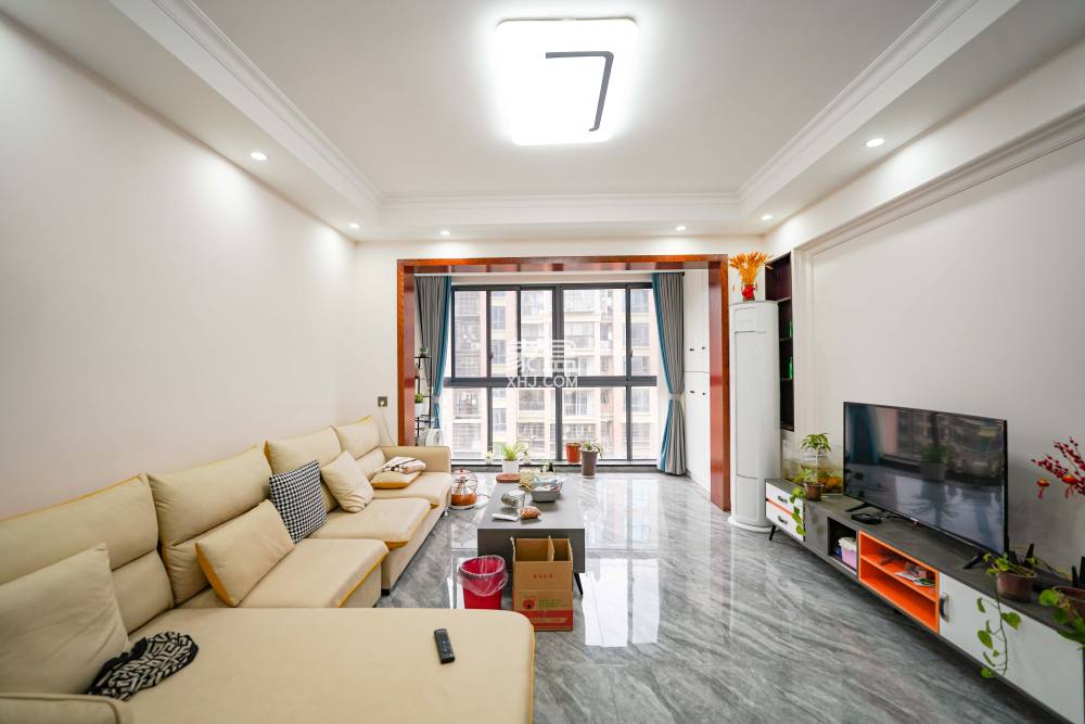 金谷豪庭  4室2厅2卫    80.0万