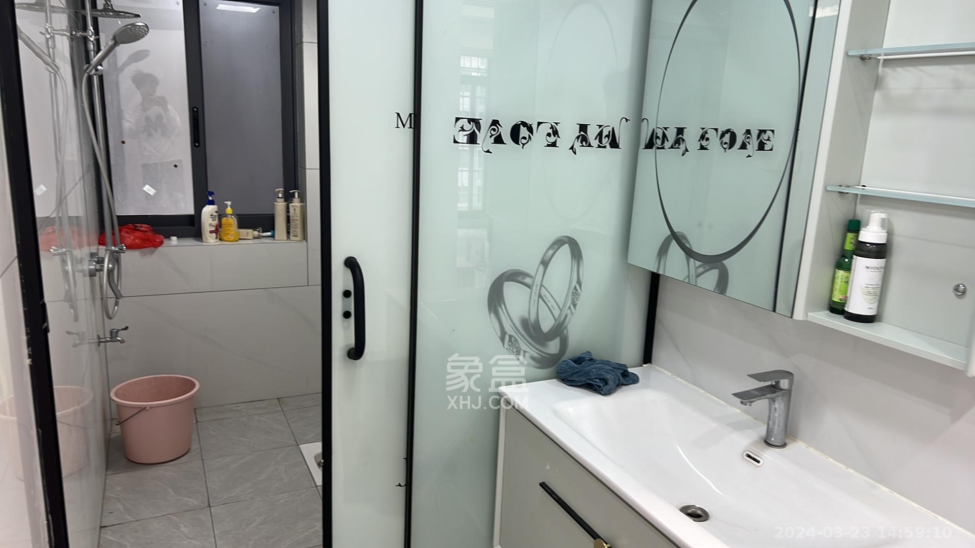 坪山家园  3室2厅1卫   1800.00元/月室内图
