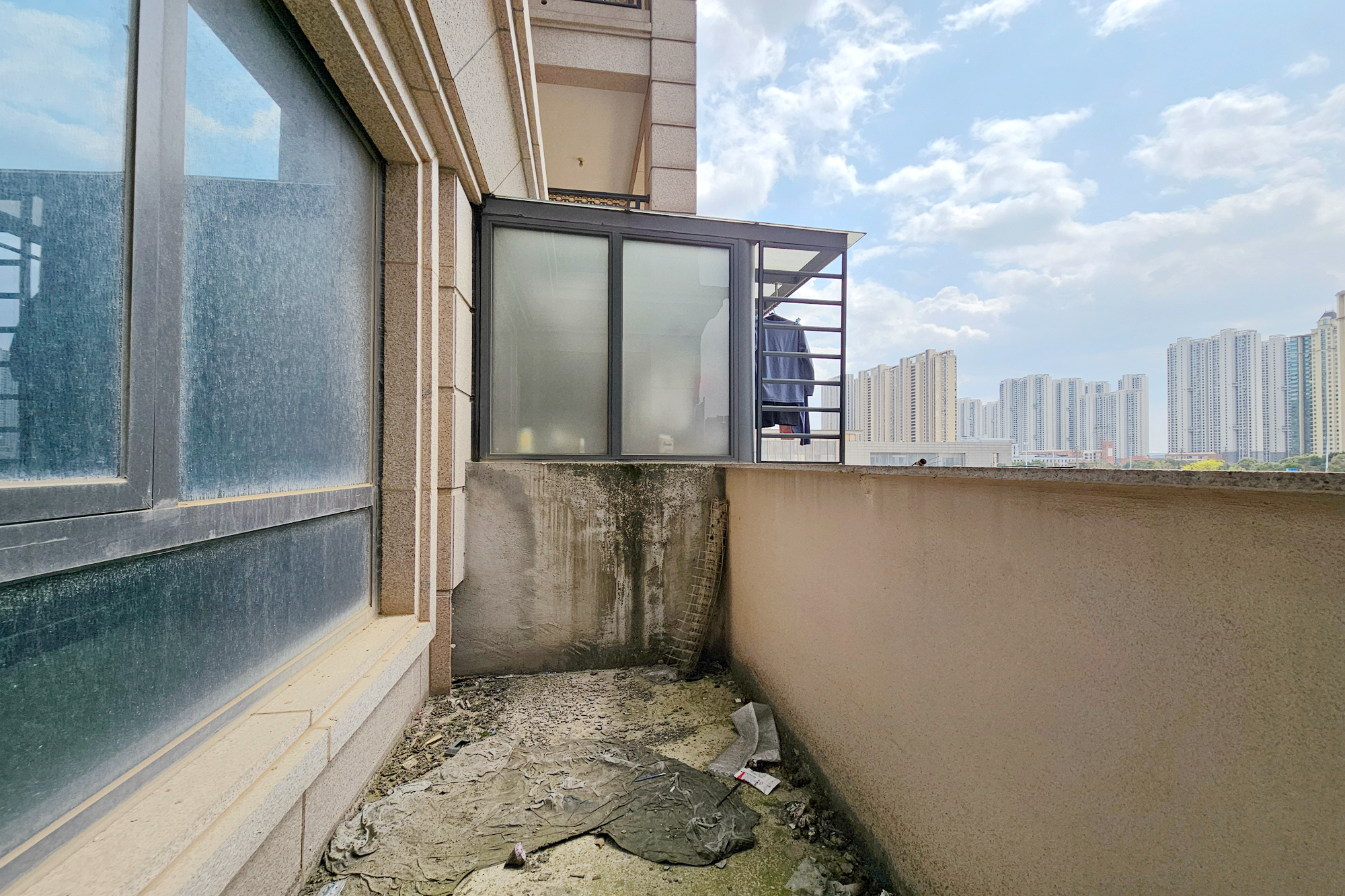 明昇壹城(明昇时代广场)一期 3室2厅2卫 220.0万 明昇壹城(明昇时代广场)一期 3室2厅2卫 220.0万阳台