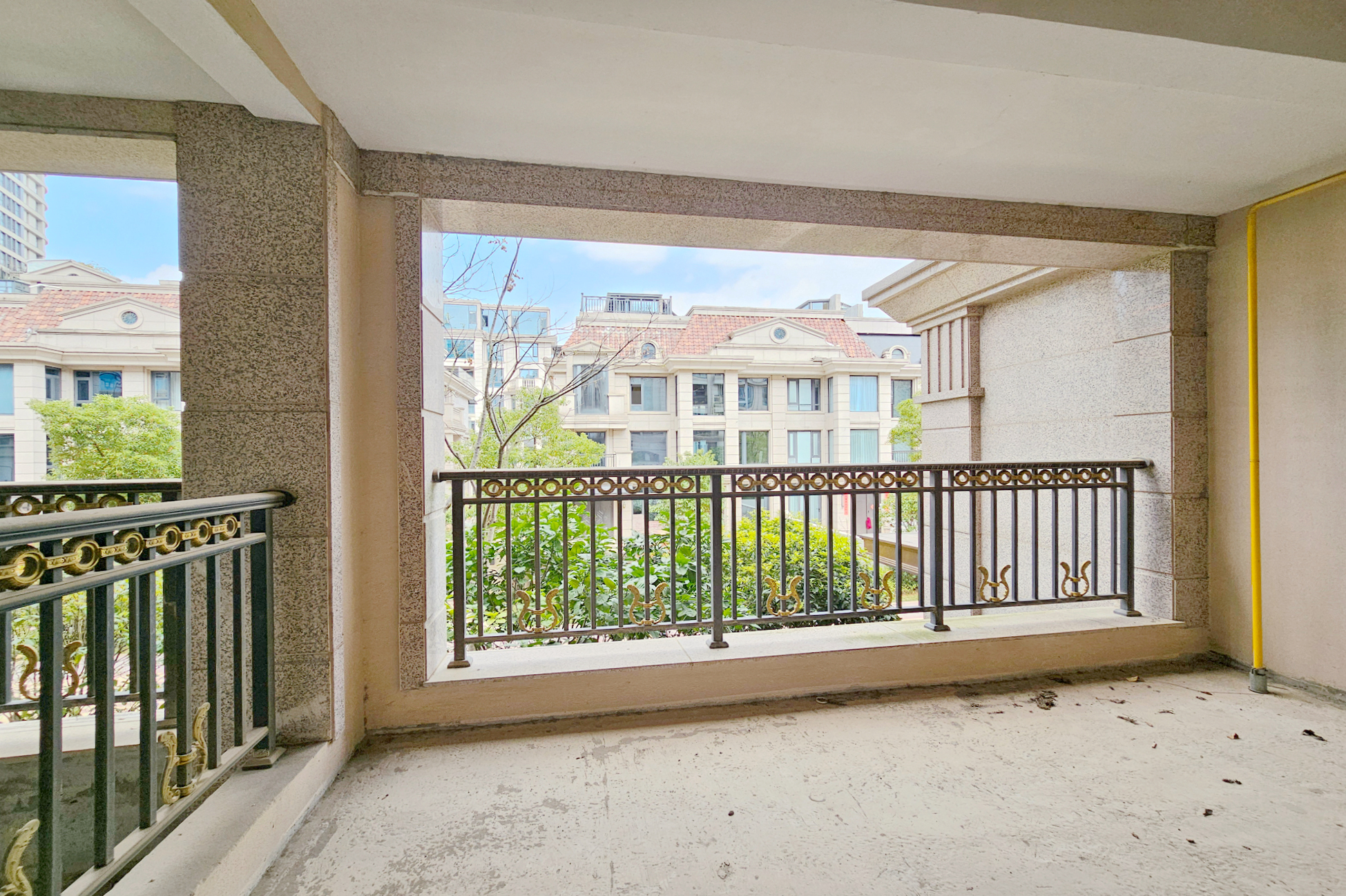 明昇壹城(明昇时代广场)一期 3室2厅2卫 220.0万 明昇壹城(明昇时代广场)一期 3室2厅2卫 220.0万阳台