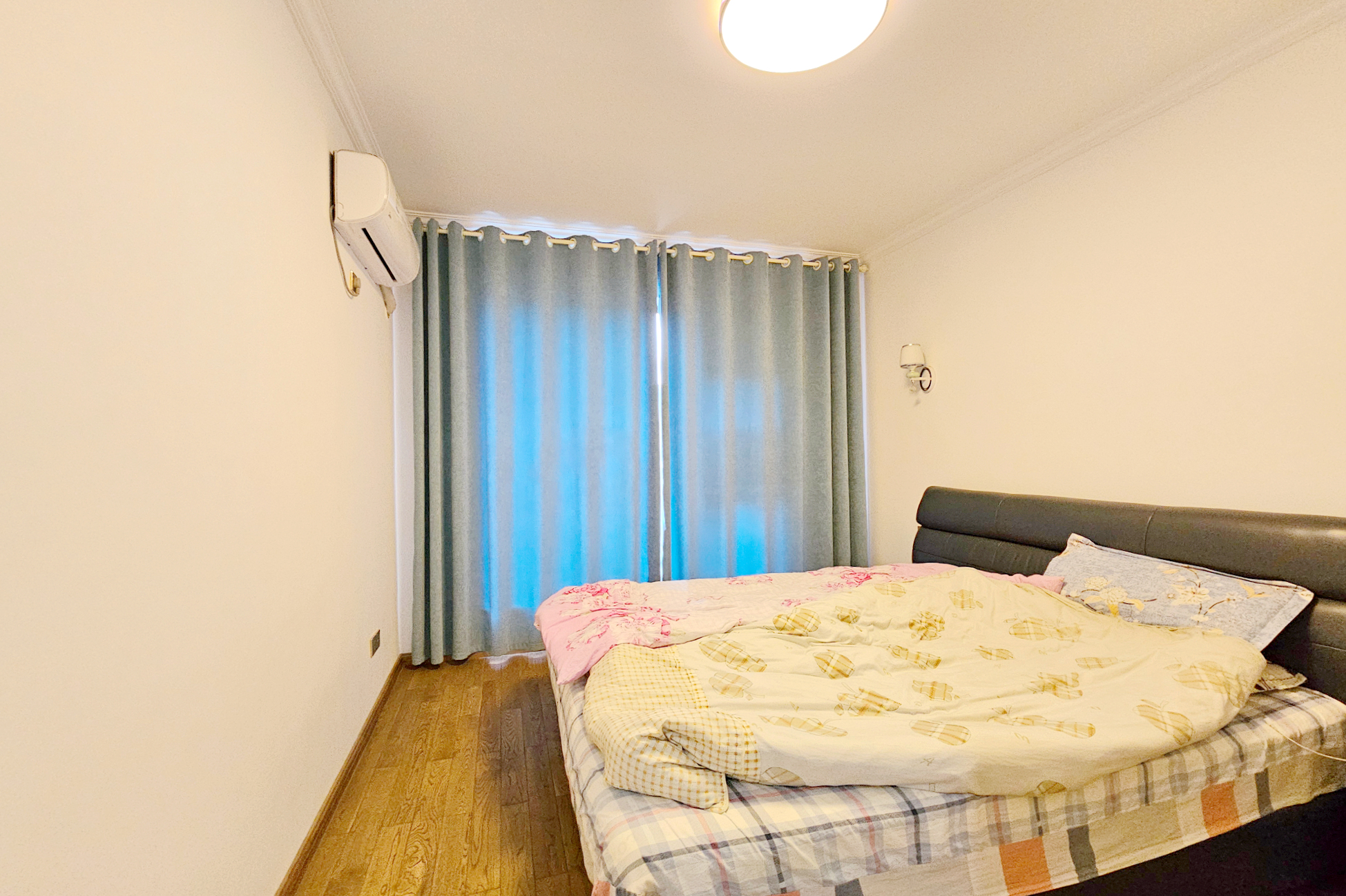 东城港  3室2厅2卫   130.00万卧室