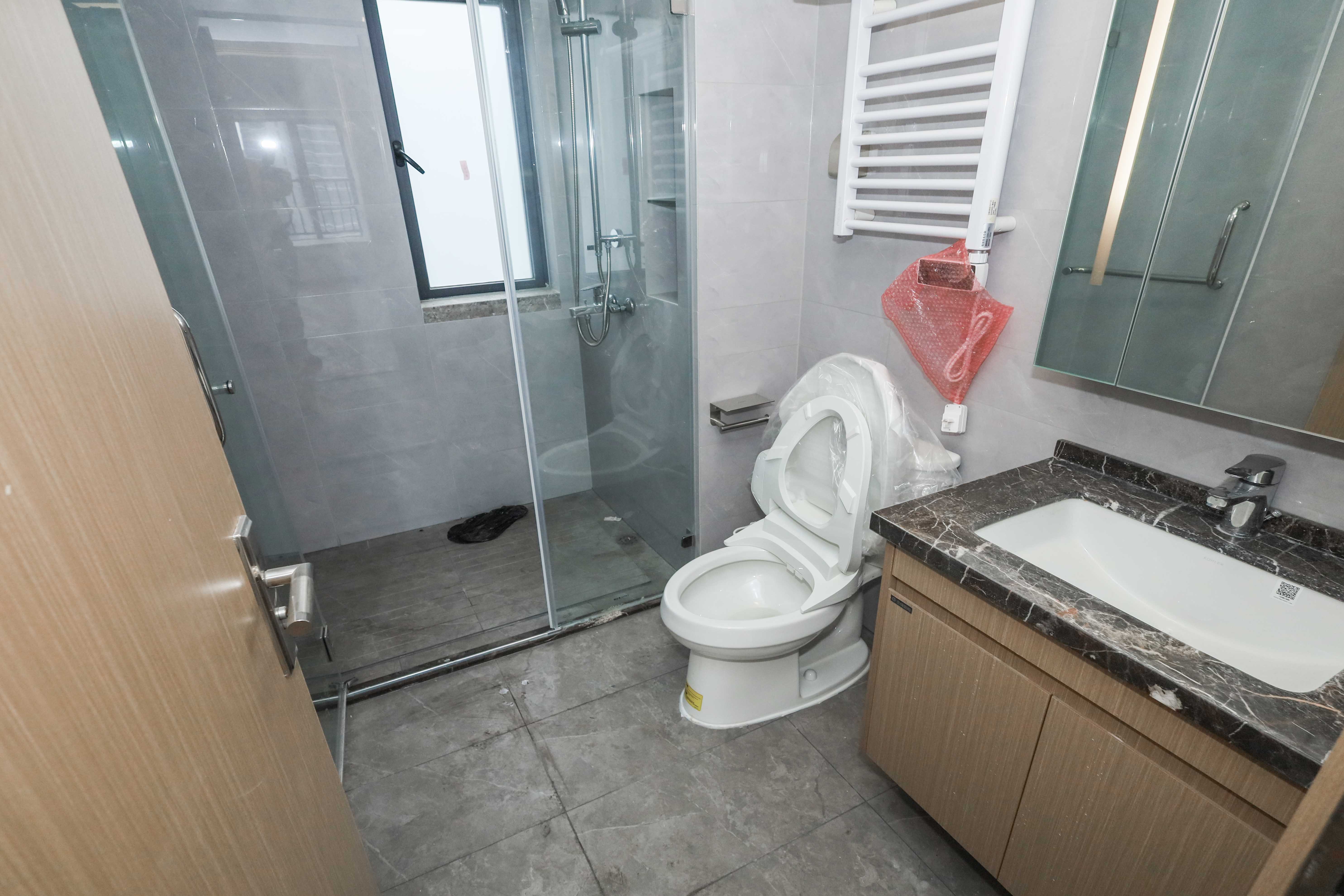中国铁建湘语梅溪  4室2厅2卫   210.00万卫生间