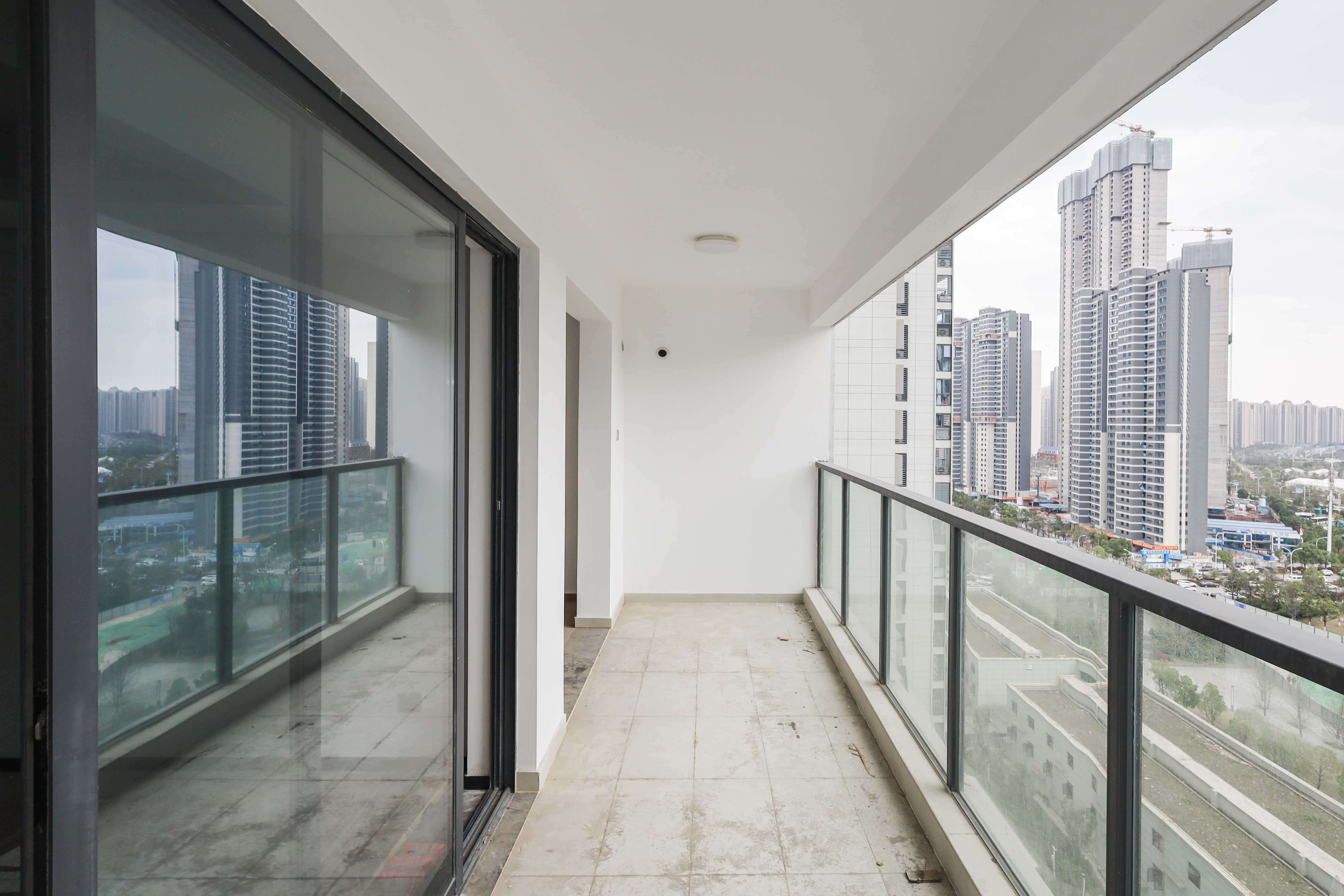 中国铁建湘语梅溪  4室2厅2卫   210.00万阳台