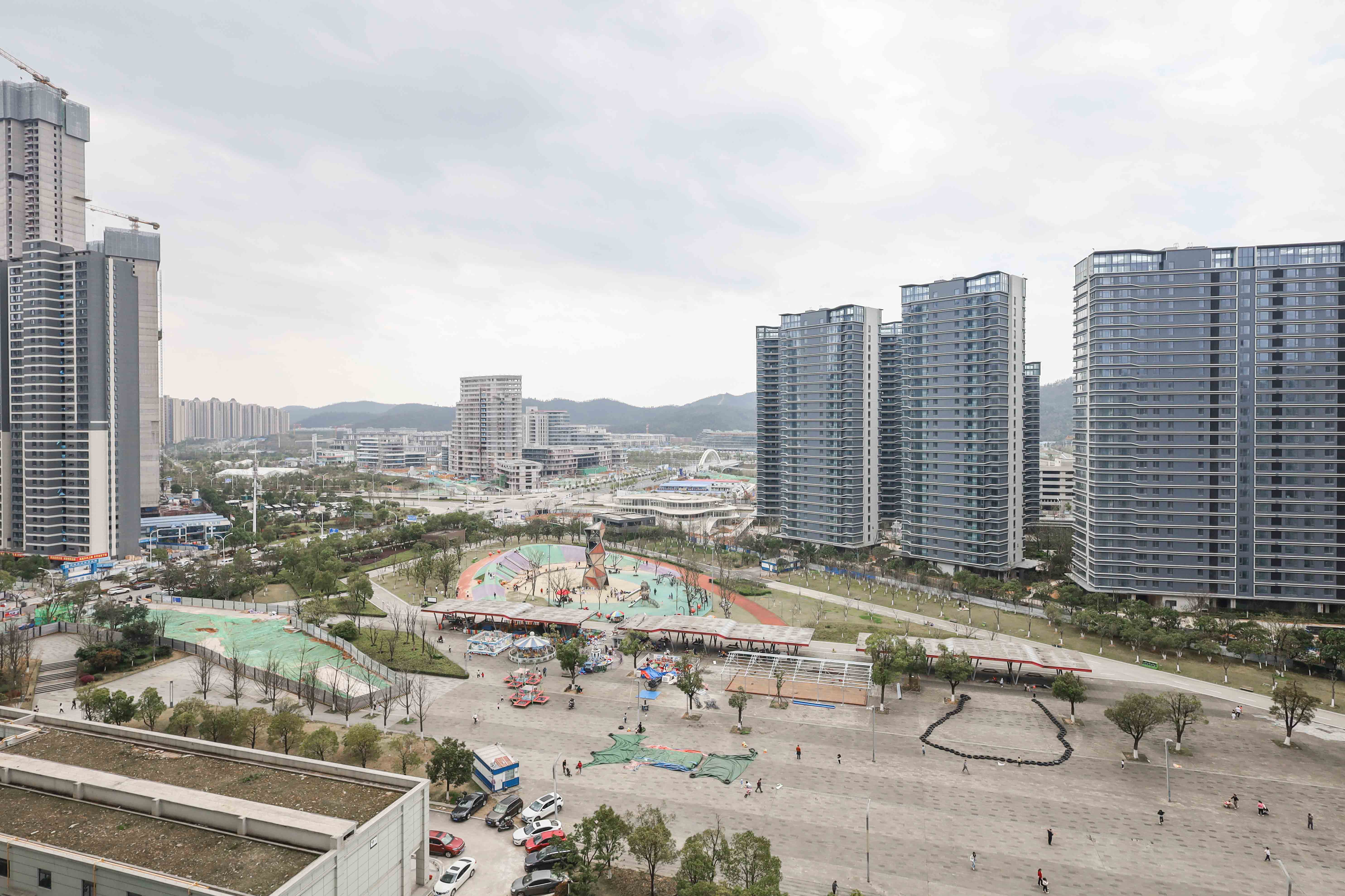 中国铁建湘语梅溪  4室2厅2卫   210.00万阳台