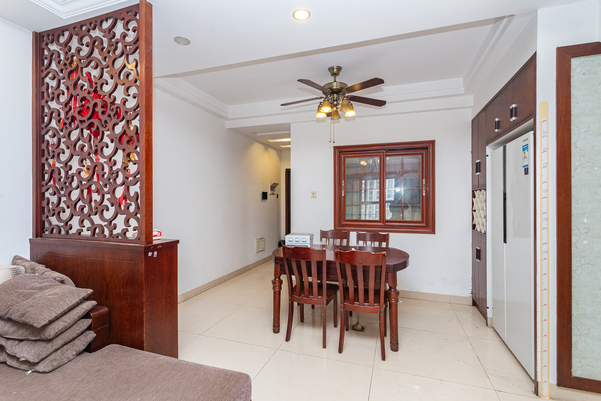 勤诚达新界 3室2厅1卫 82.0万 勤诚达新界 3室2厅1卫 82.0万客厅