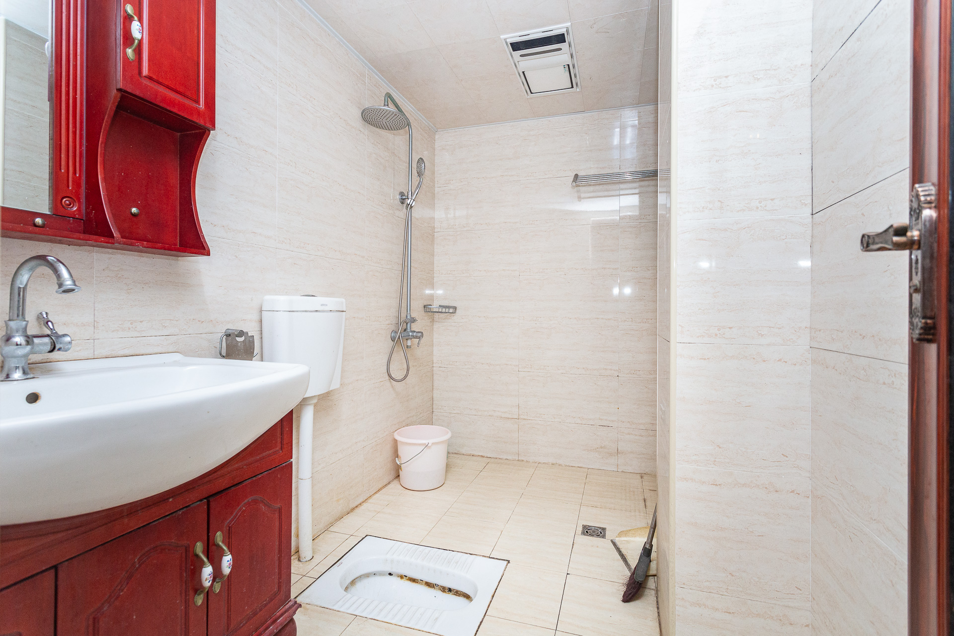 勤诚达新界 3室2厅1卫 82.0万 勤诚达新界 3室2厅1卫 82.0万卫生间