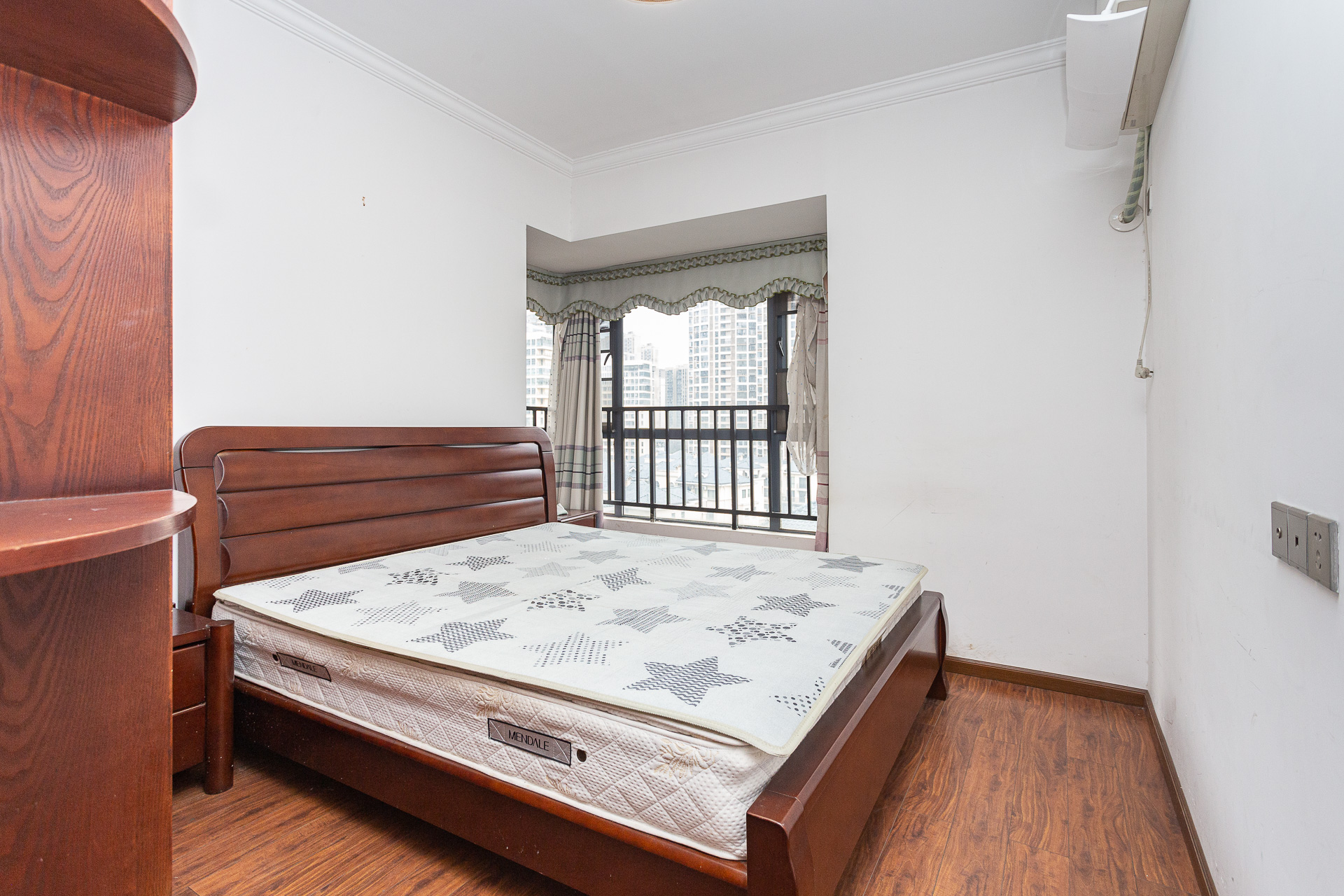 勤诚达新界 3室2厅1卫 82.0万 勤诚达新界 3室2厅1卫 82.0万卧室