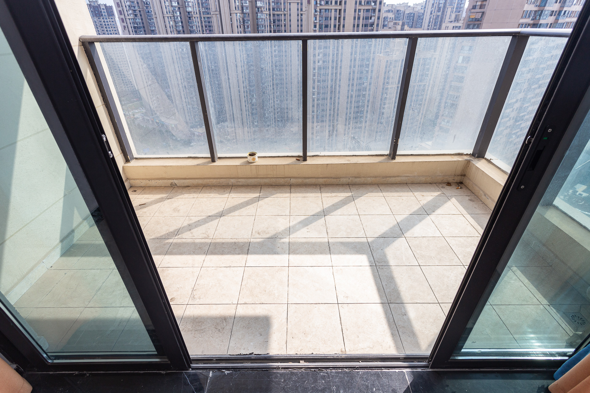 勤诚达新界 3室2厅1卫 82.0万 勤诚达新界 3室2厅1卫 82.0万阳台