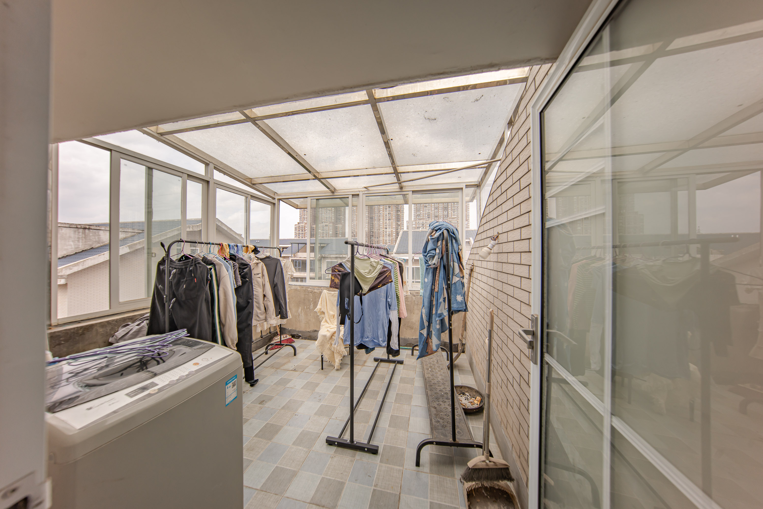 锑都家园  5室2厅2卫   65.00万其他