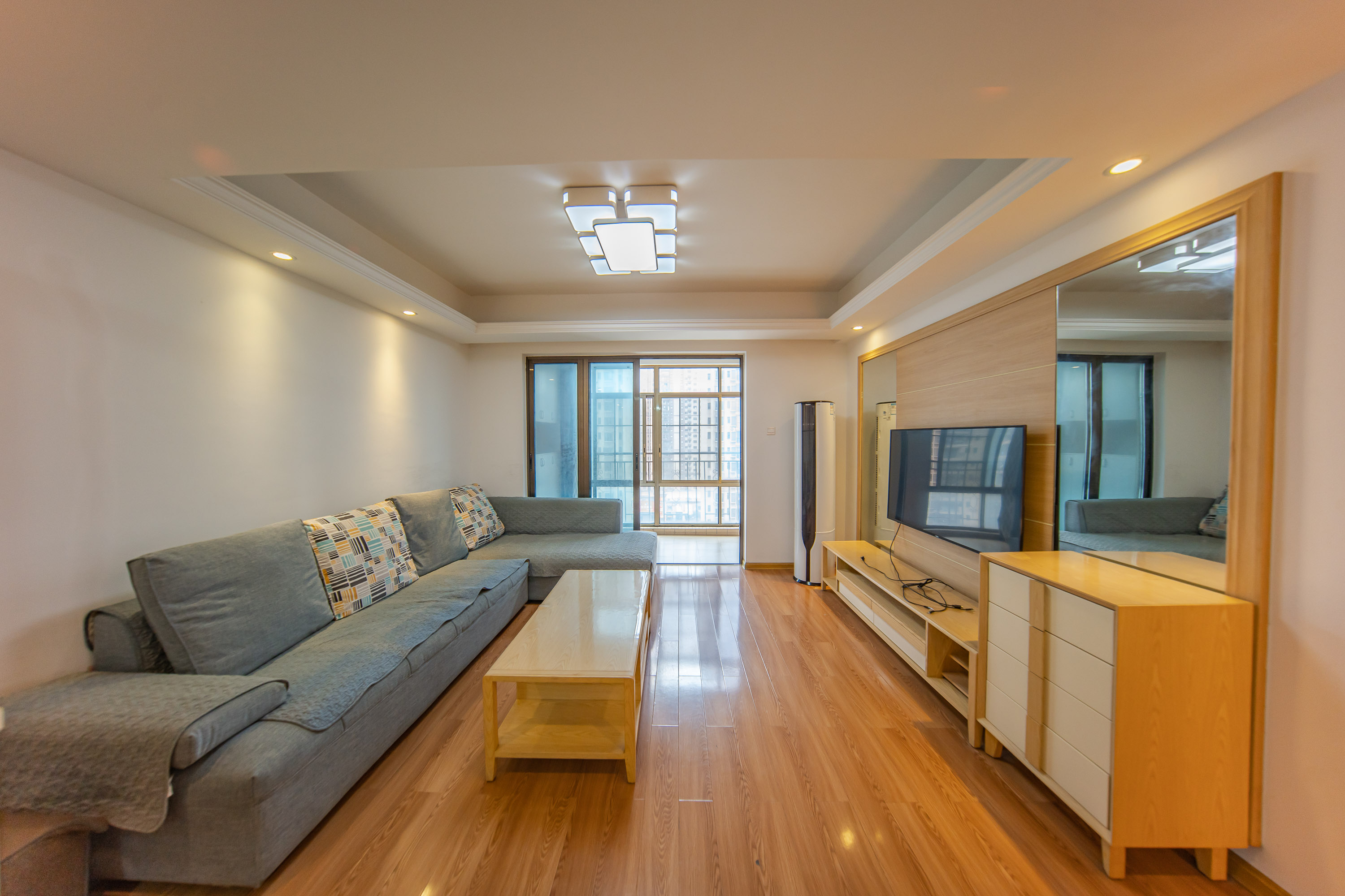 江山帝景哈佛 3室2厅1卫 80.0万 江山帝景哈佛 3室2厅1卫 80.0万客厅