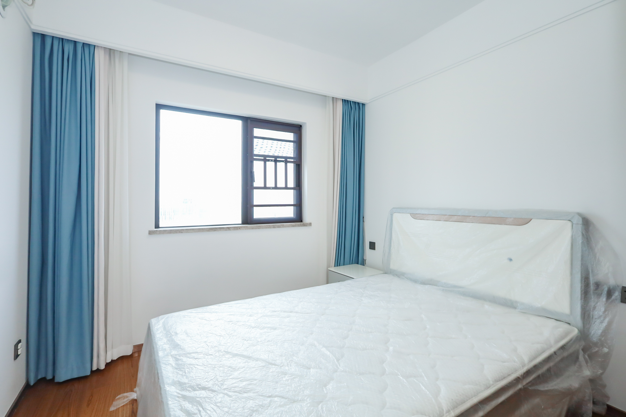 万科里金域滨江 4室2厅2卫 275.0万 万科里金域滨江 4室2厅2卫 275.0万卧室