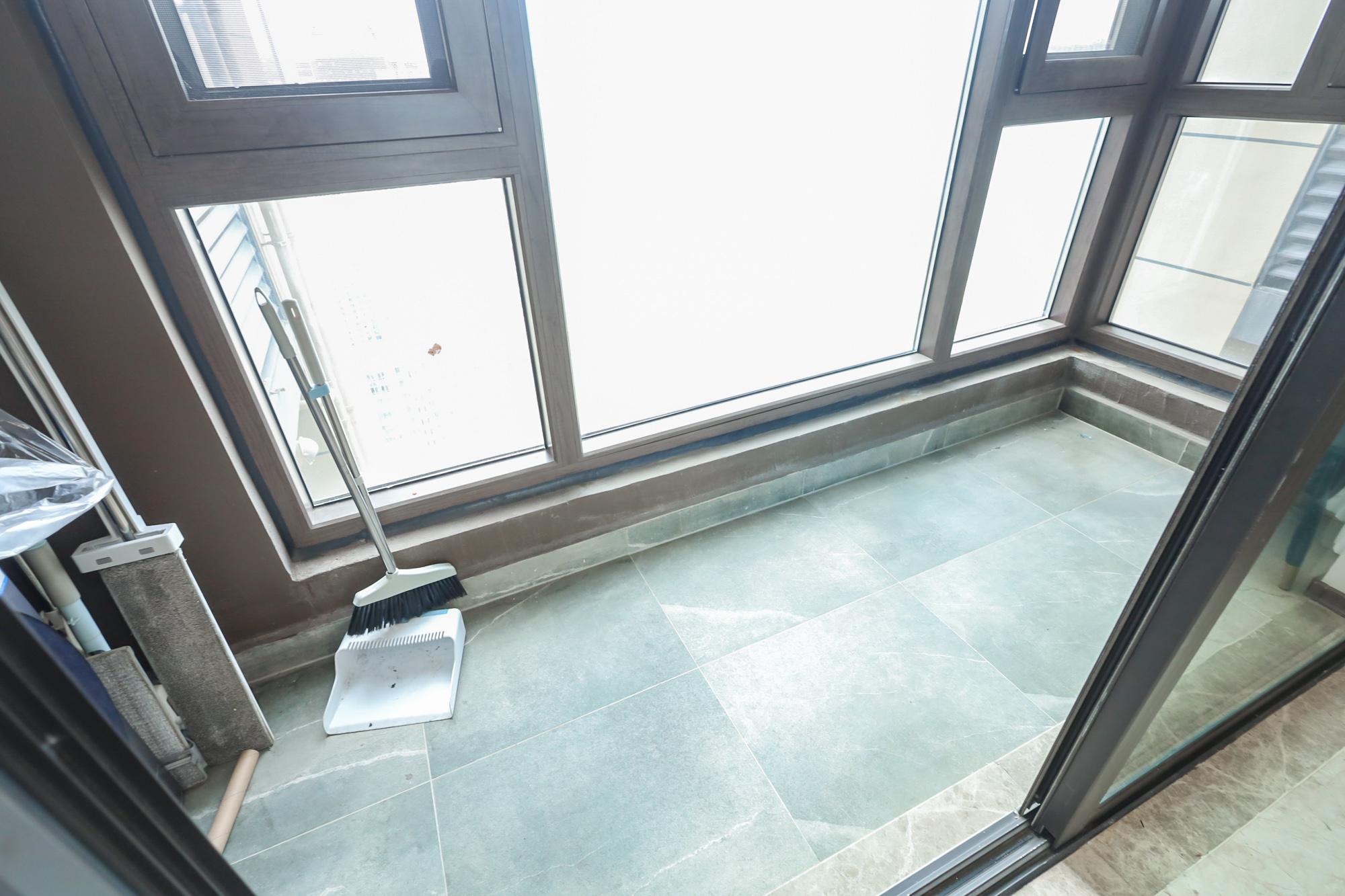 万科里金域滨江 4室2厅2卫 275.0万 万科里金域滨江 4室2厅2卫 275.0万阳台