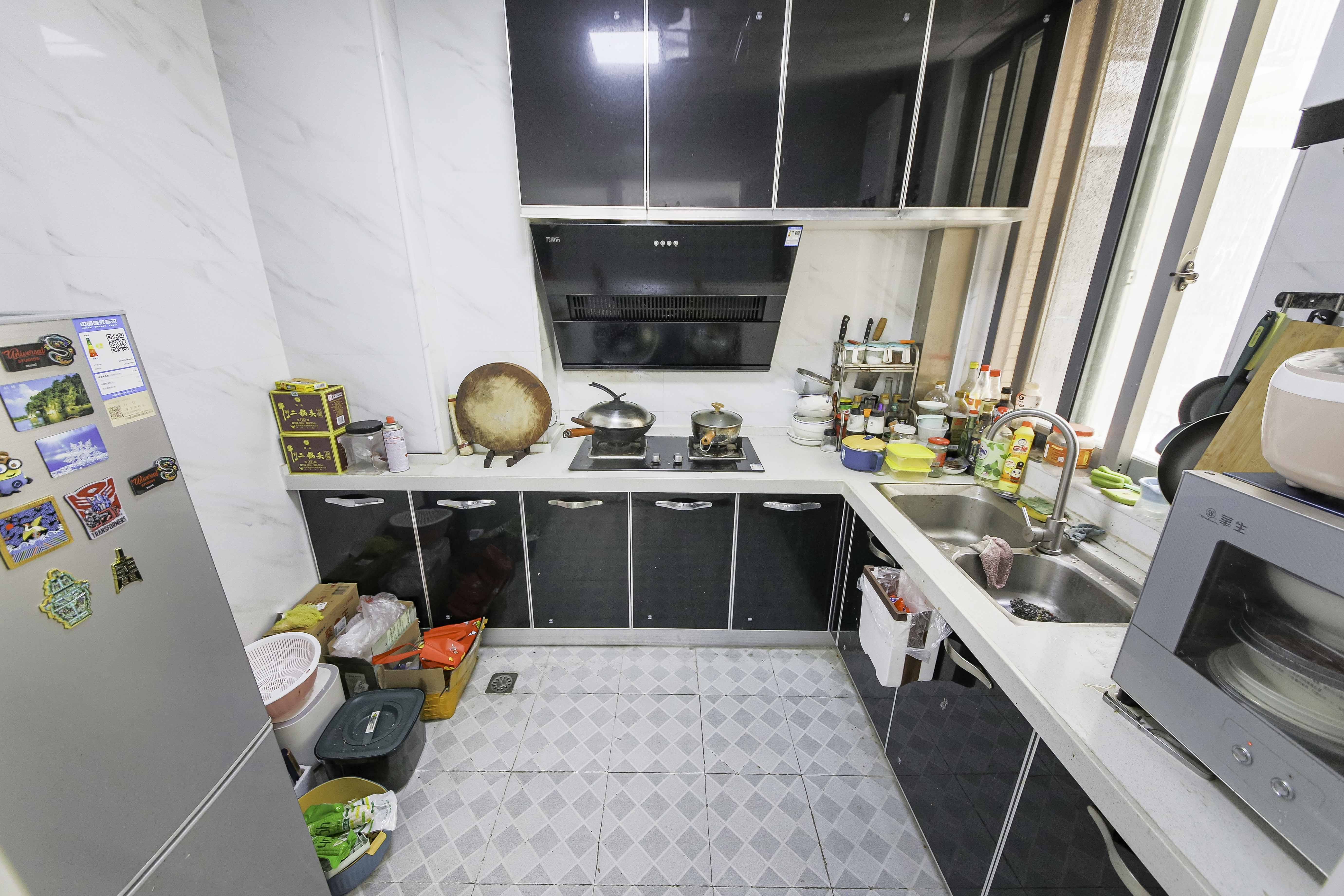 汇景豪庭  2室2厅1卫   108.00万厨房
