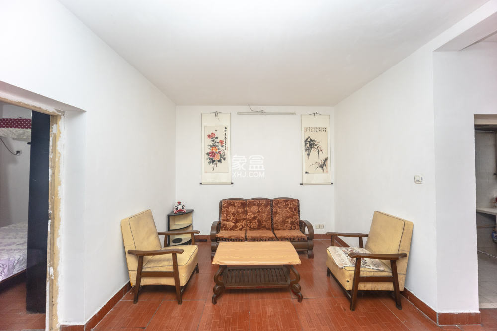 向东南社区  2室2厅1卫    32.8万