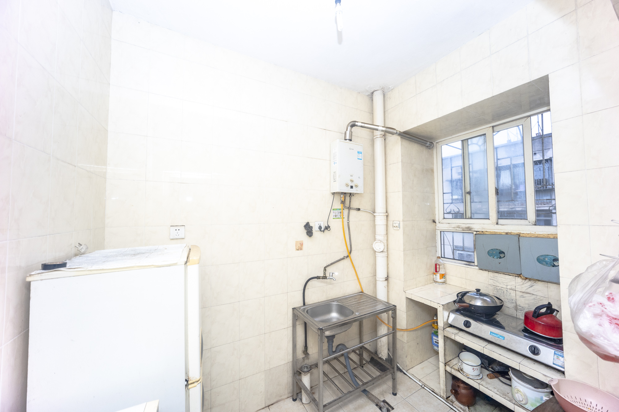 向东南社区  2室2厅1卫    38.0万 向东南社区  2室2厅1卫    38.0万厨房