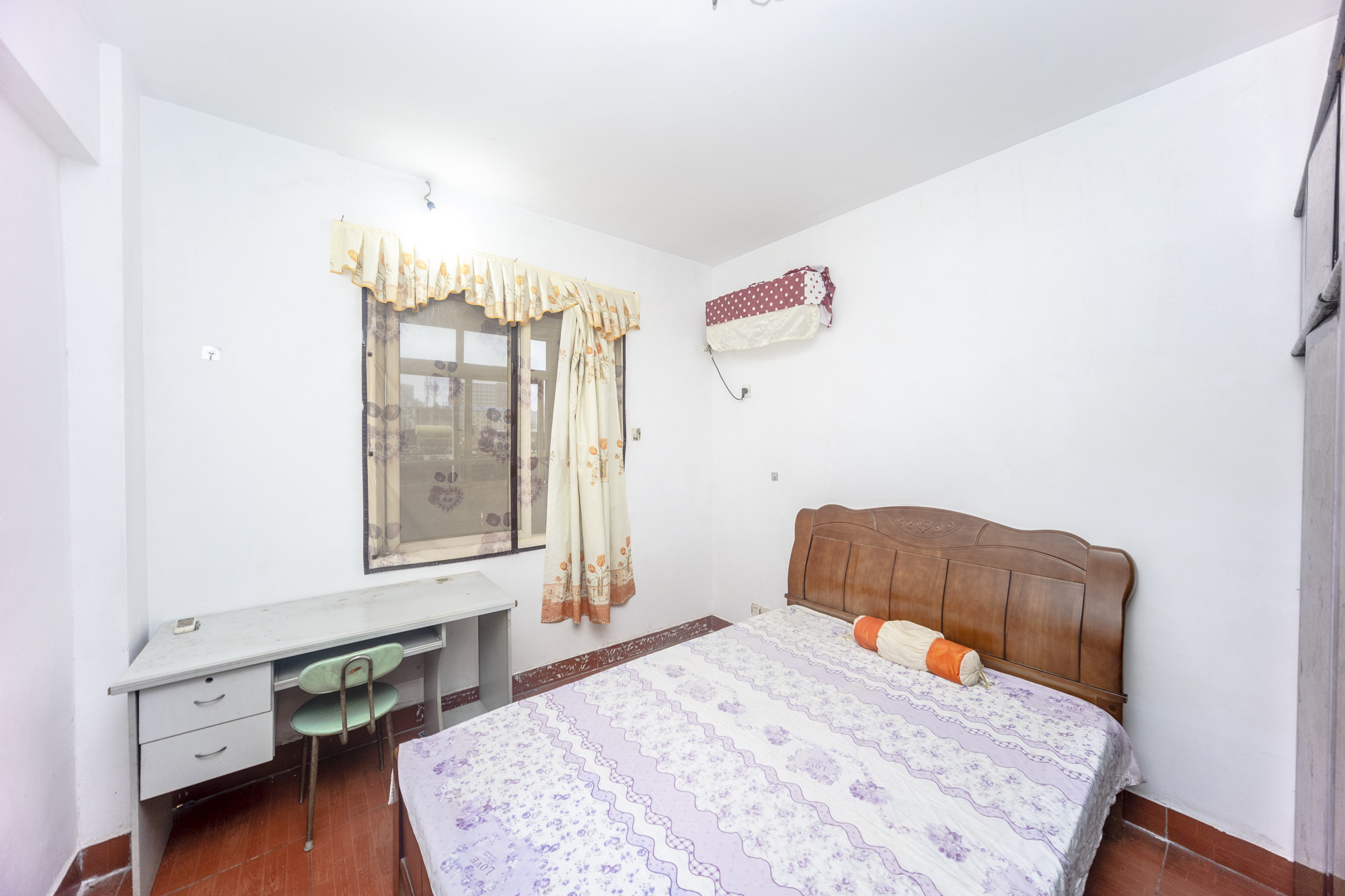 向东南社区  2室2厅1卫    38.0万 向东南社区  2室2厅1卫    38.0万卧室