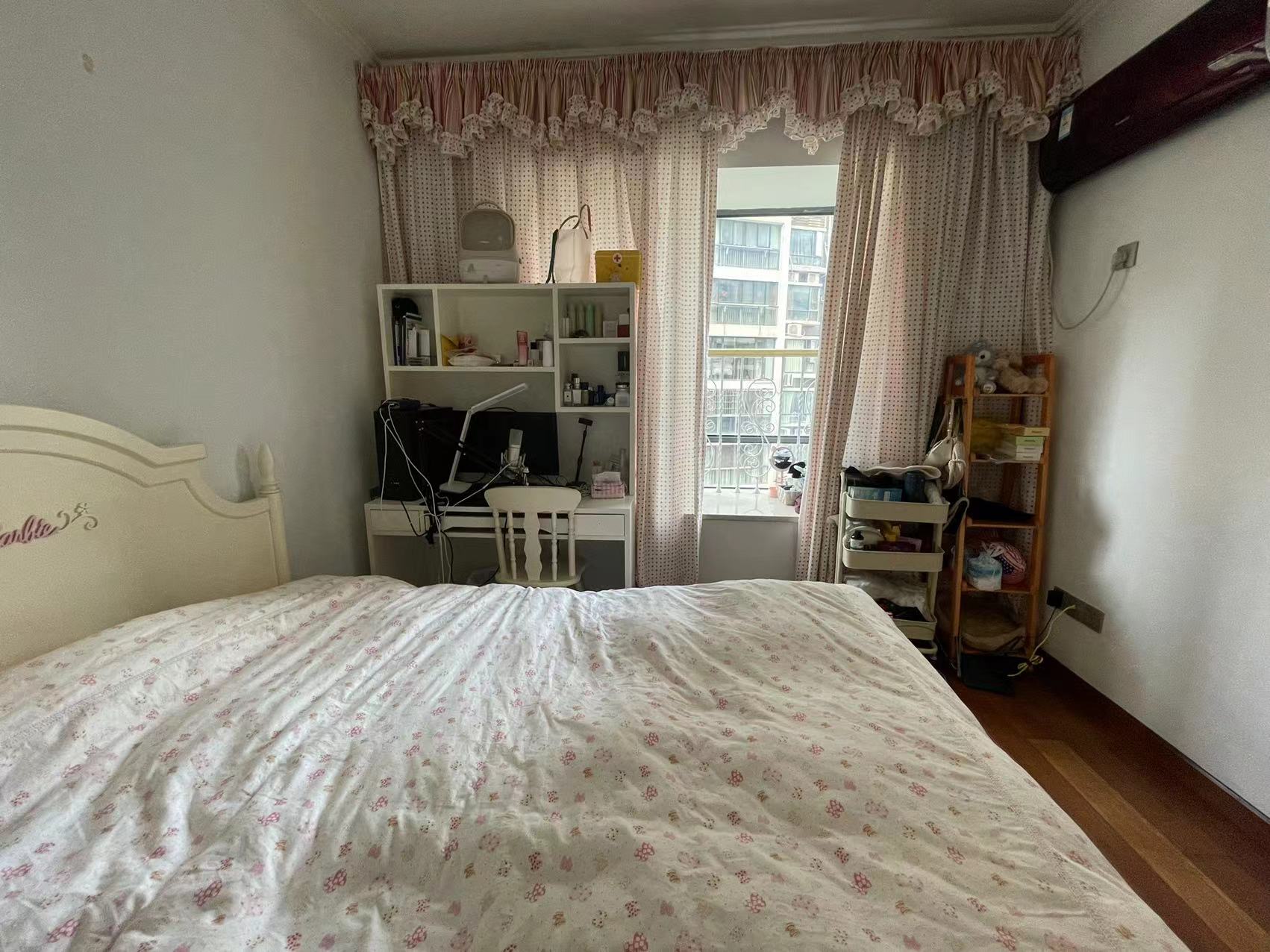 城市风景 4室2厅2卫 69.8万 城市风景 4室2厅2卫 69.8万室内图