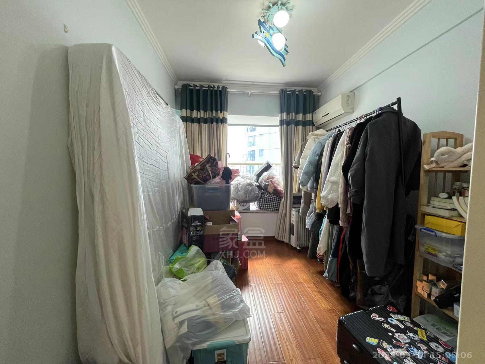 城市风景  4室2厅2卫   2500.00元/月室内图