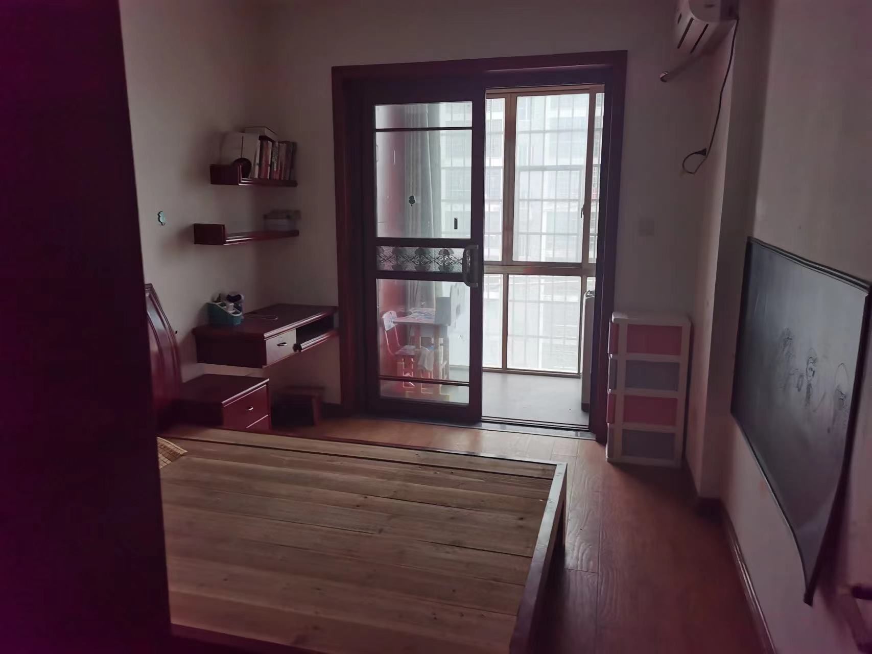 香山红叶  3室2厅1卫   1800.00元/月室内图