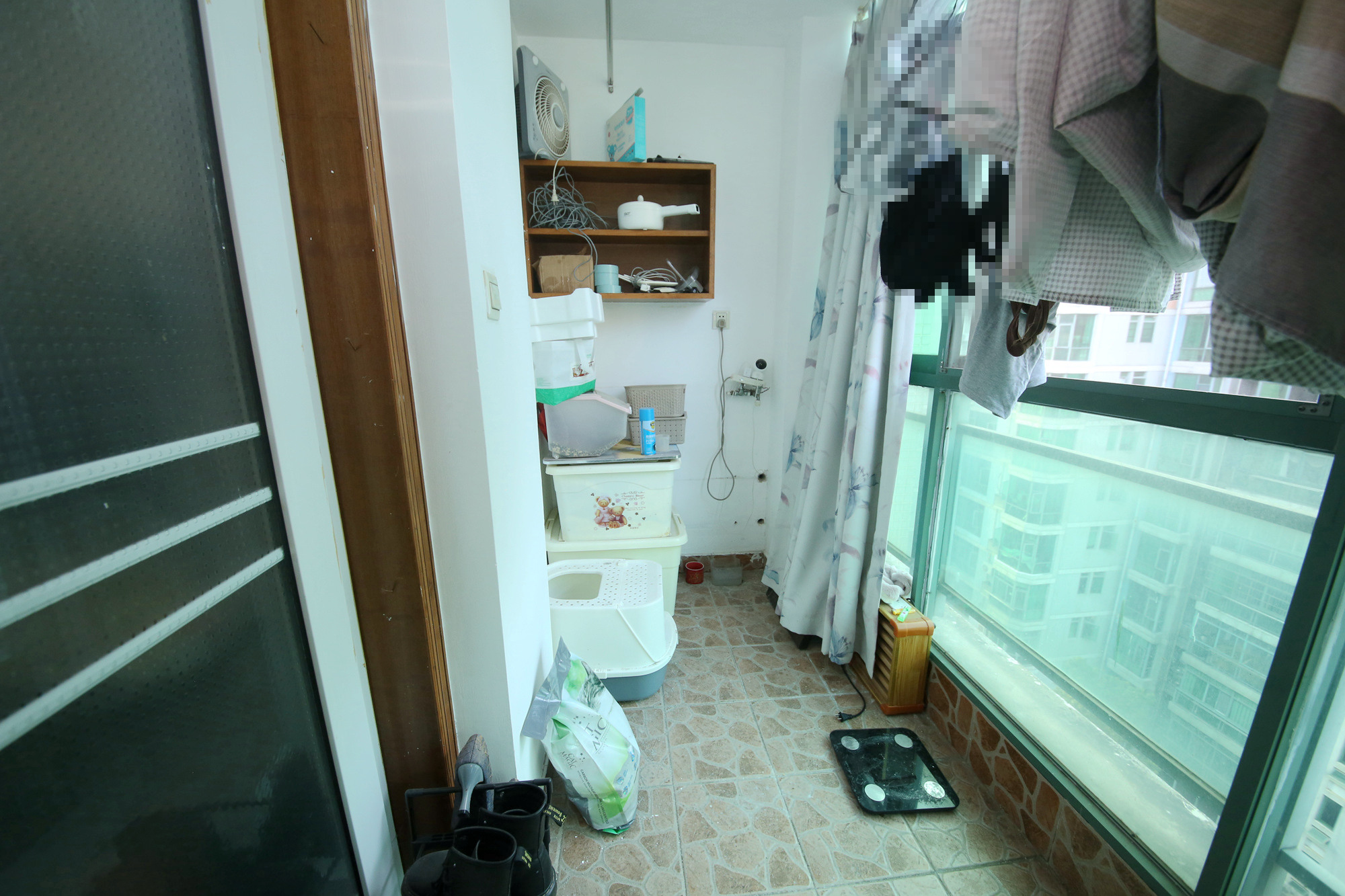 颐美园  4室2厅2卫   160.00万阳台