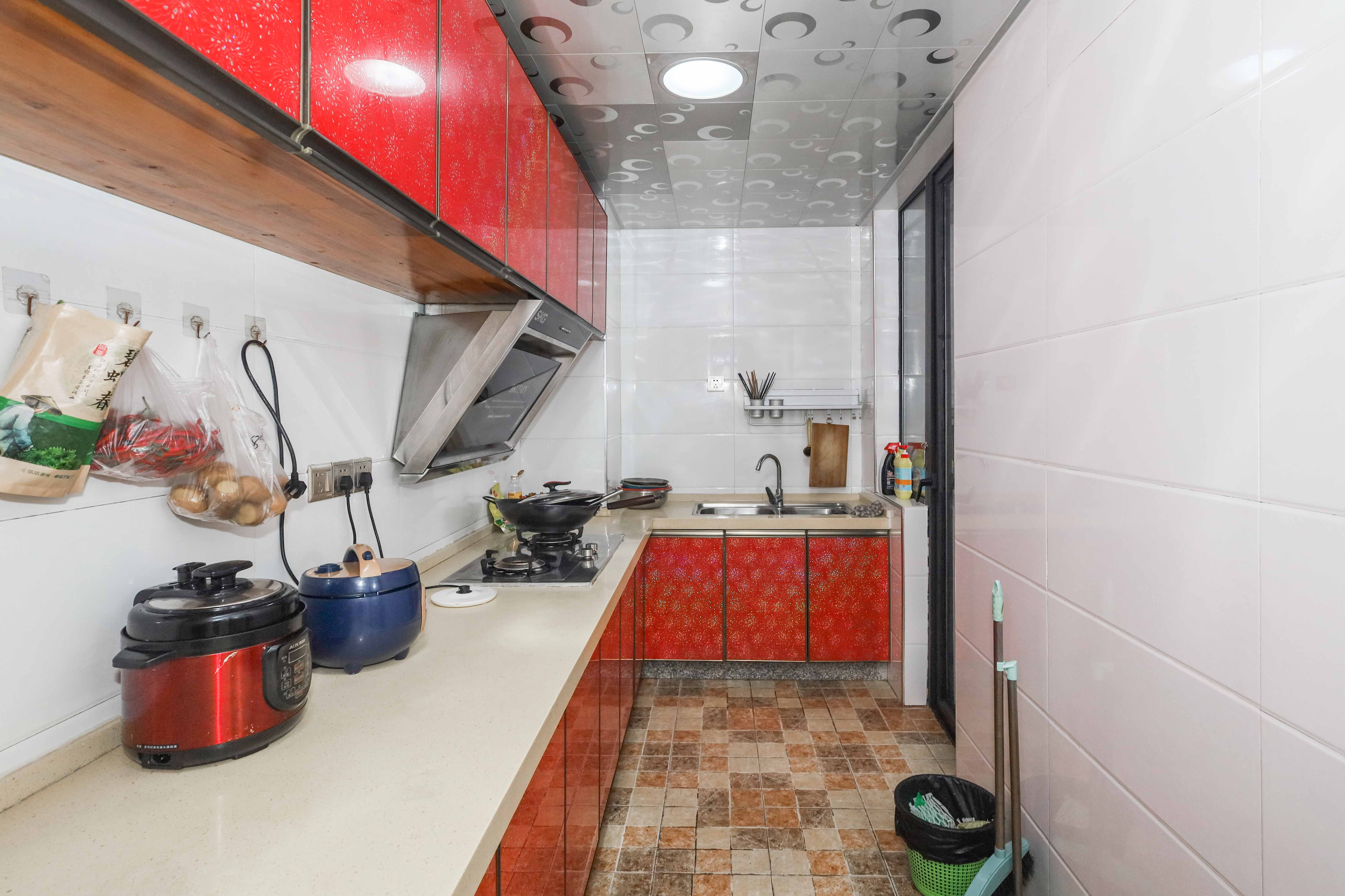 保利麓谷林语F区 3室2厅1卫 81.0万 保利麓谷林语F区 3室2厅1卫 81.0万厨房