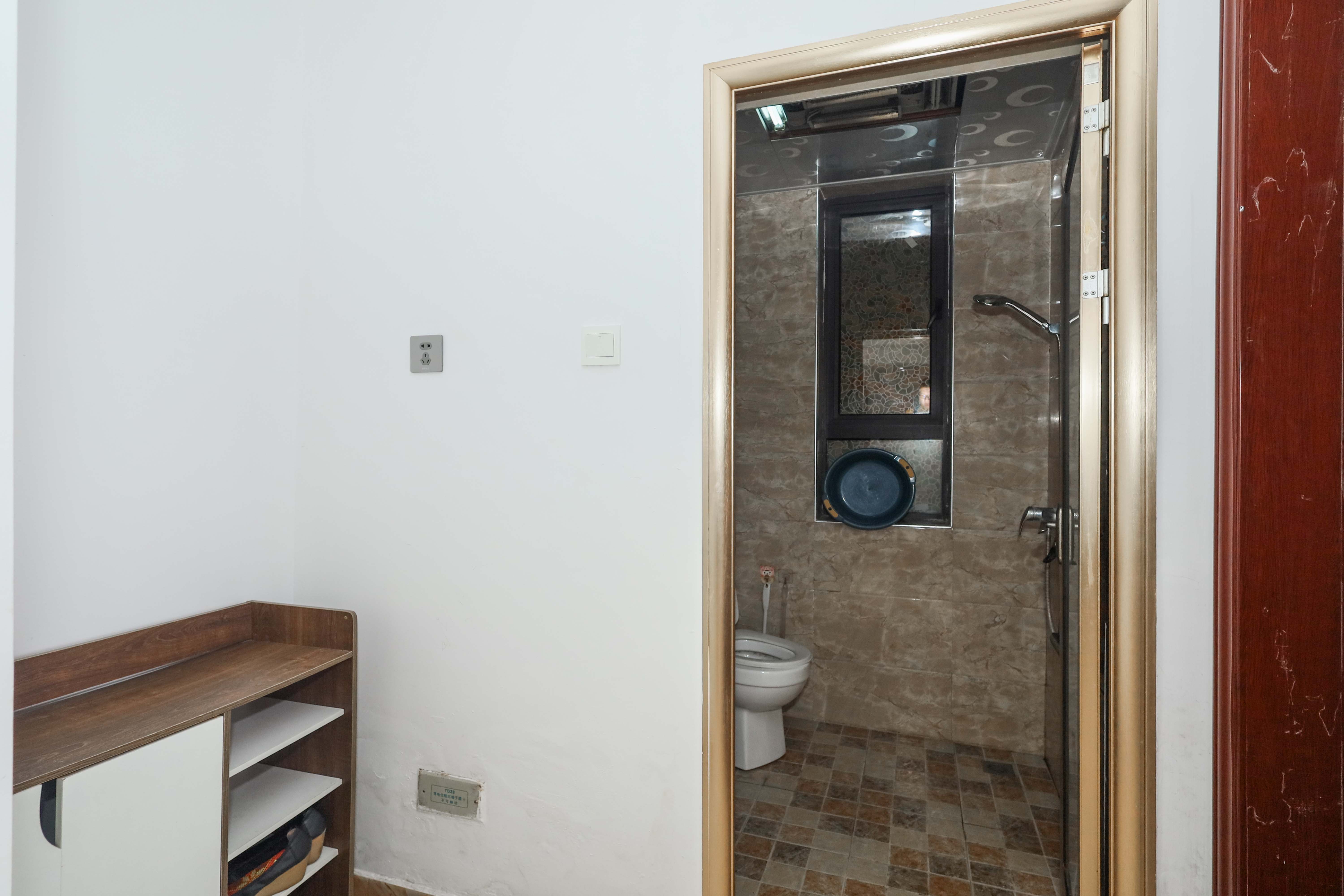 保利麓谷林语F区 3室2厅1卫 81.0万 保利麓谷林语F区 3室2厅1卫 81.0万卫生间