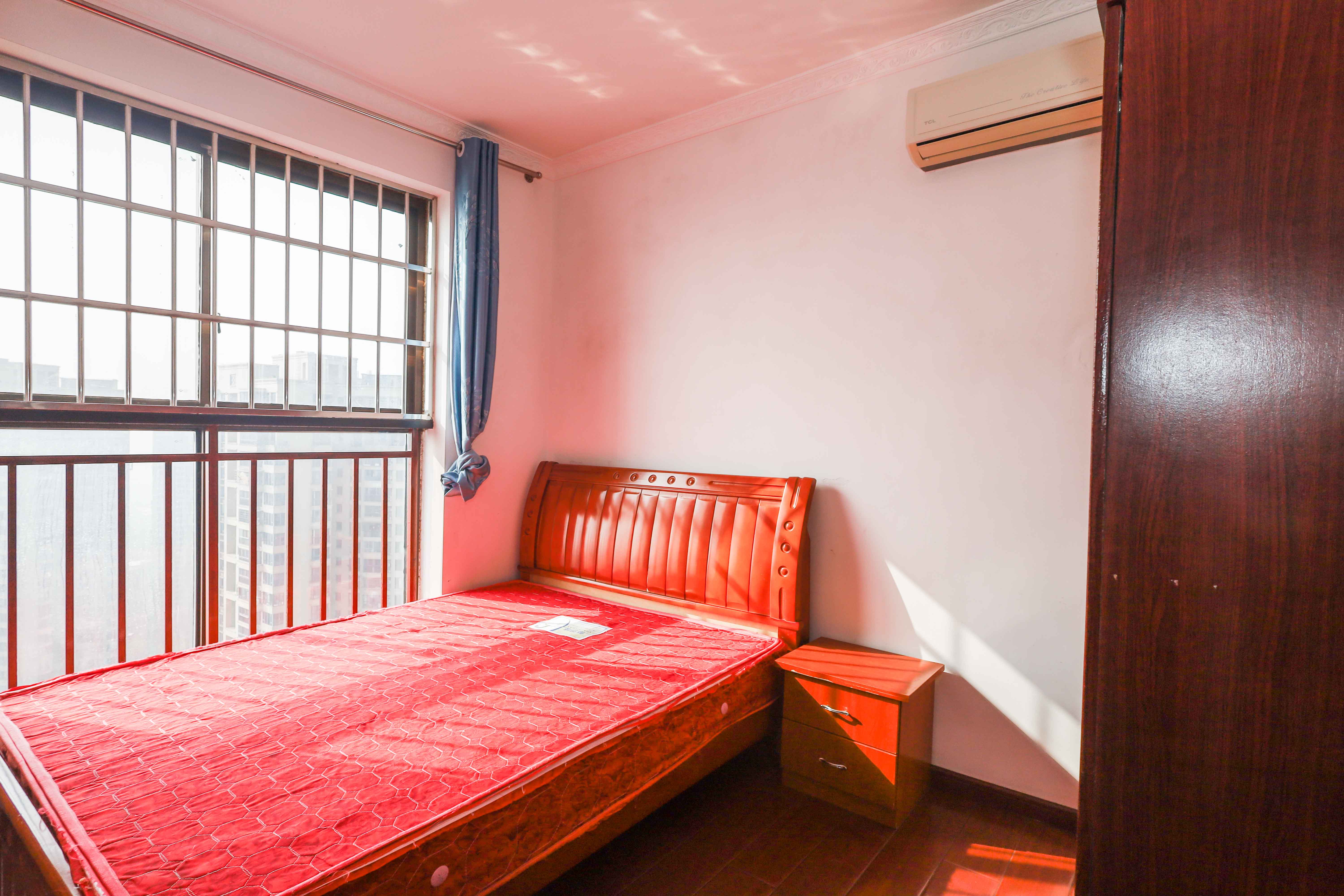 保利麓谷林语F区 3室2厅1卫 81.0万 保利麓谷林语F区 3室2厅1卫 81.0万卧室