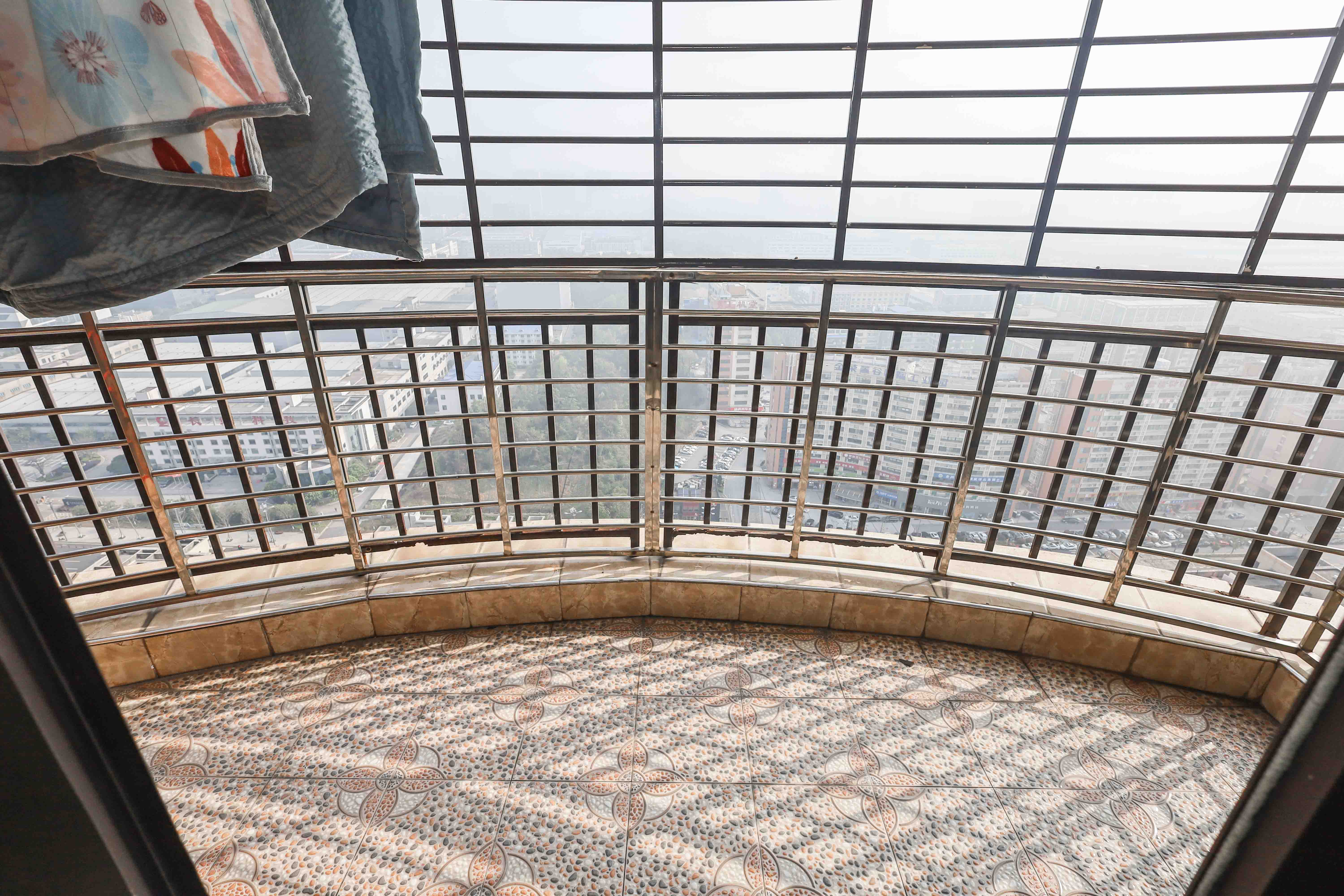 保利麓谷林语F区 3室2厅1卫 81.0万 保利麓谷林语F区 3室2厅1卫 81.0万阳台