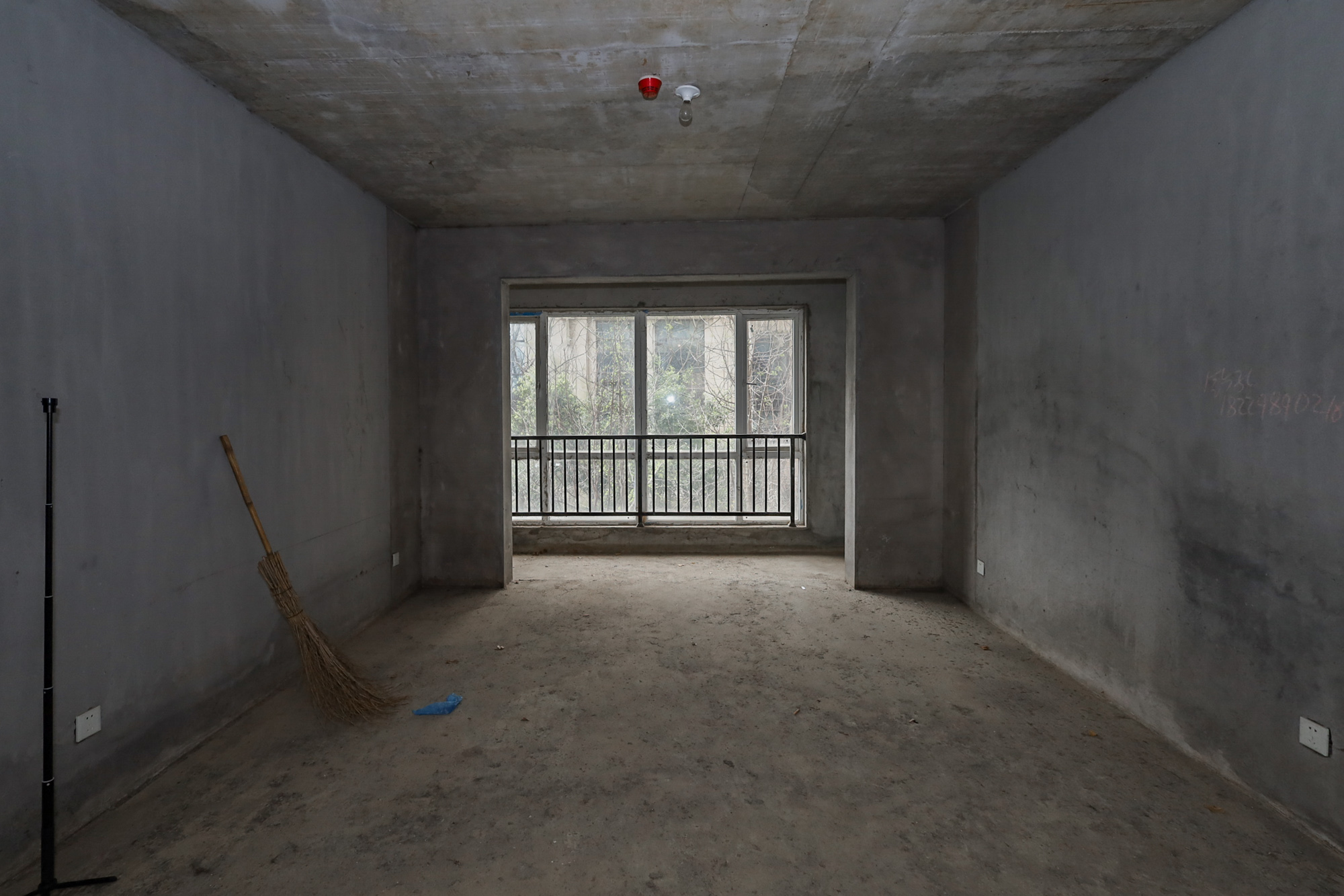 中铁西江悦一期  4室2厅2卫    140.0万 中铁西江悦一期  4室2厅2卫    140.0万客厅