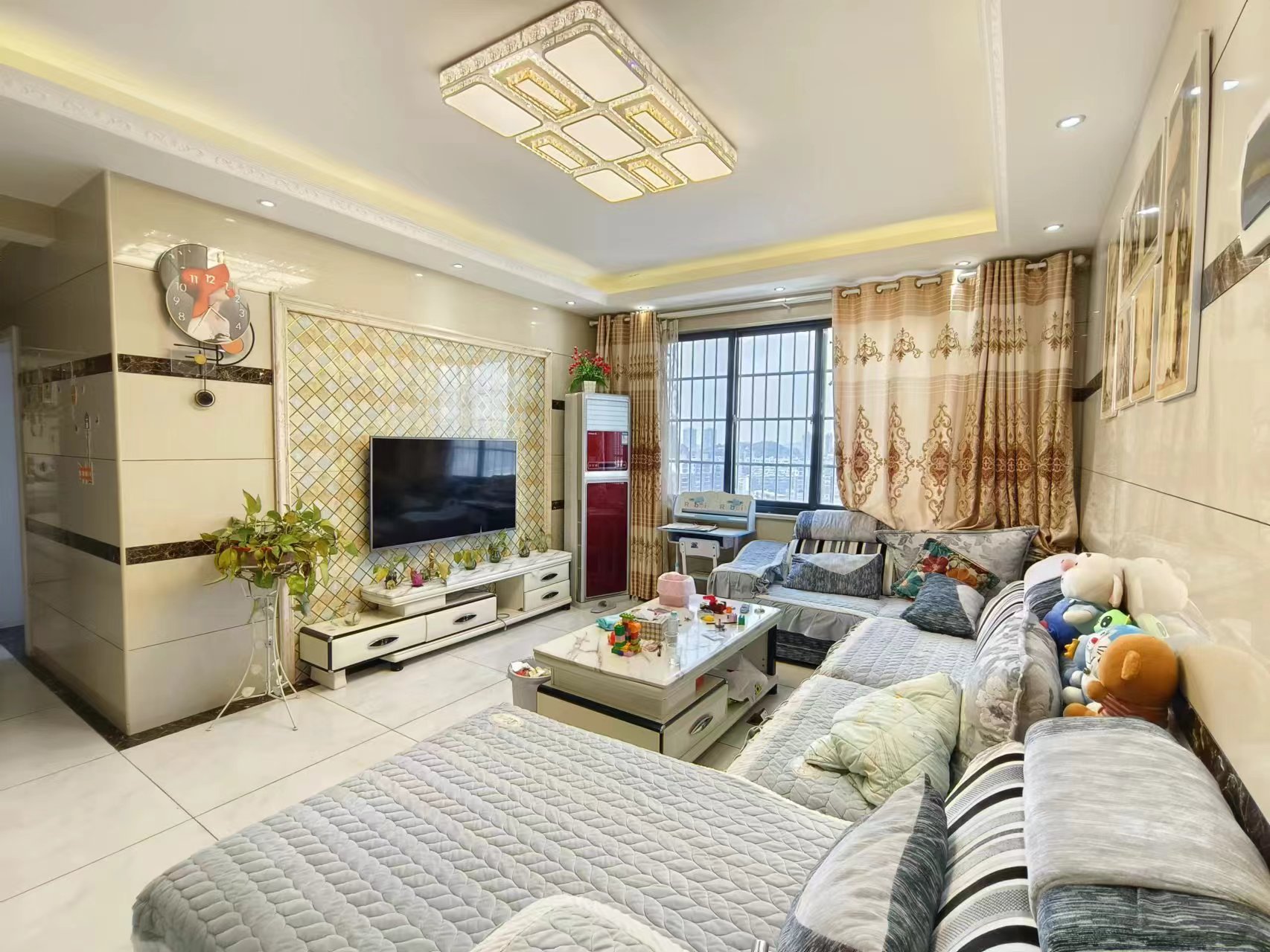 圣华名城建设北路110号 4室2厅2卫 52.8万 圣华名城建设北路110号 4室2厅2卫 52.8万室内图