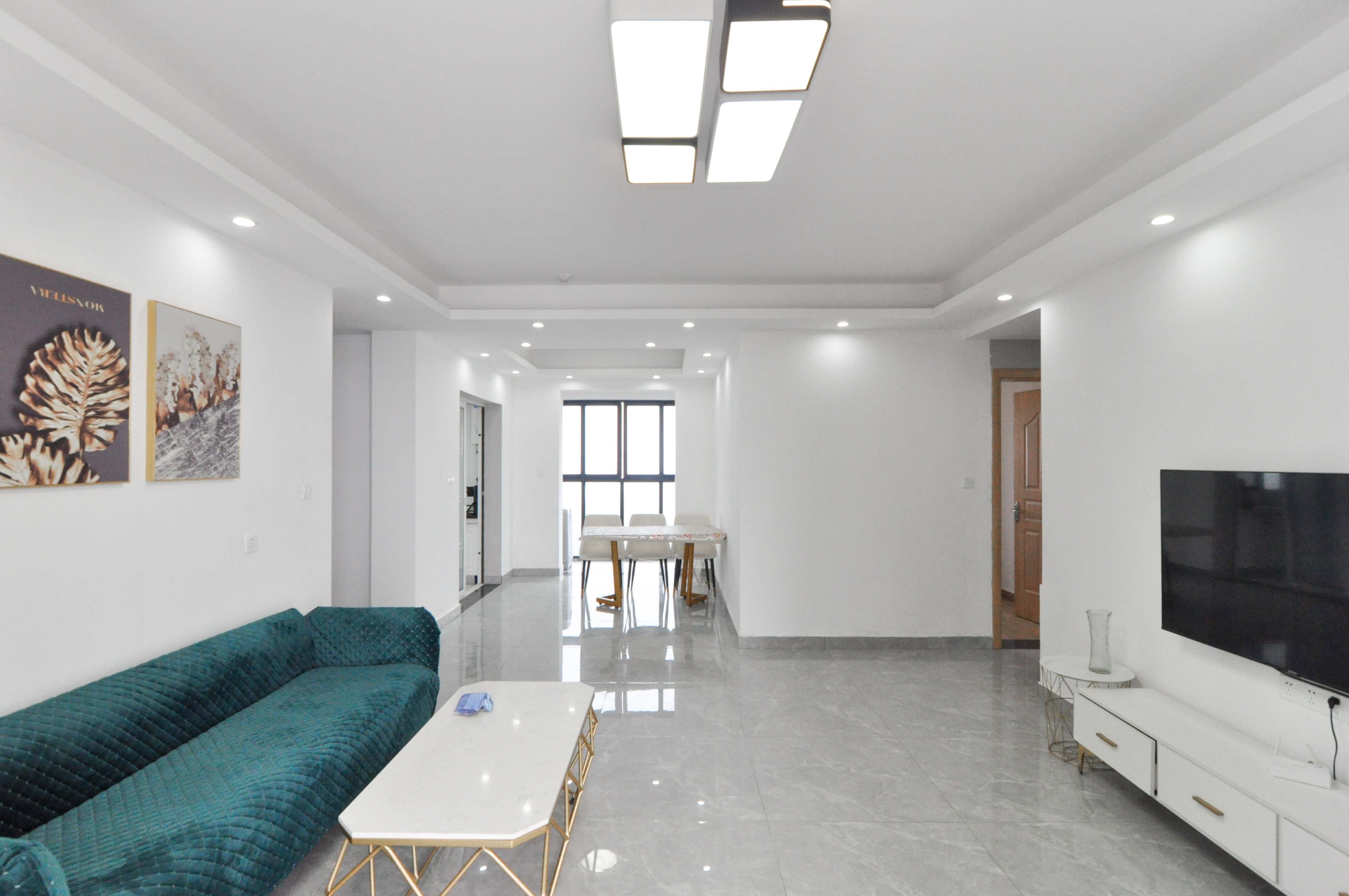 中建梅溪湖中心  4室2厅2卫    168.0万客厅