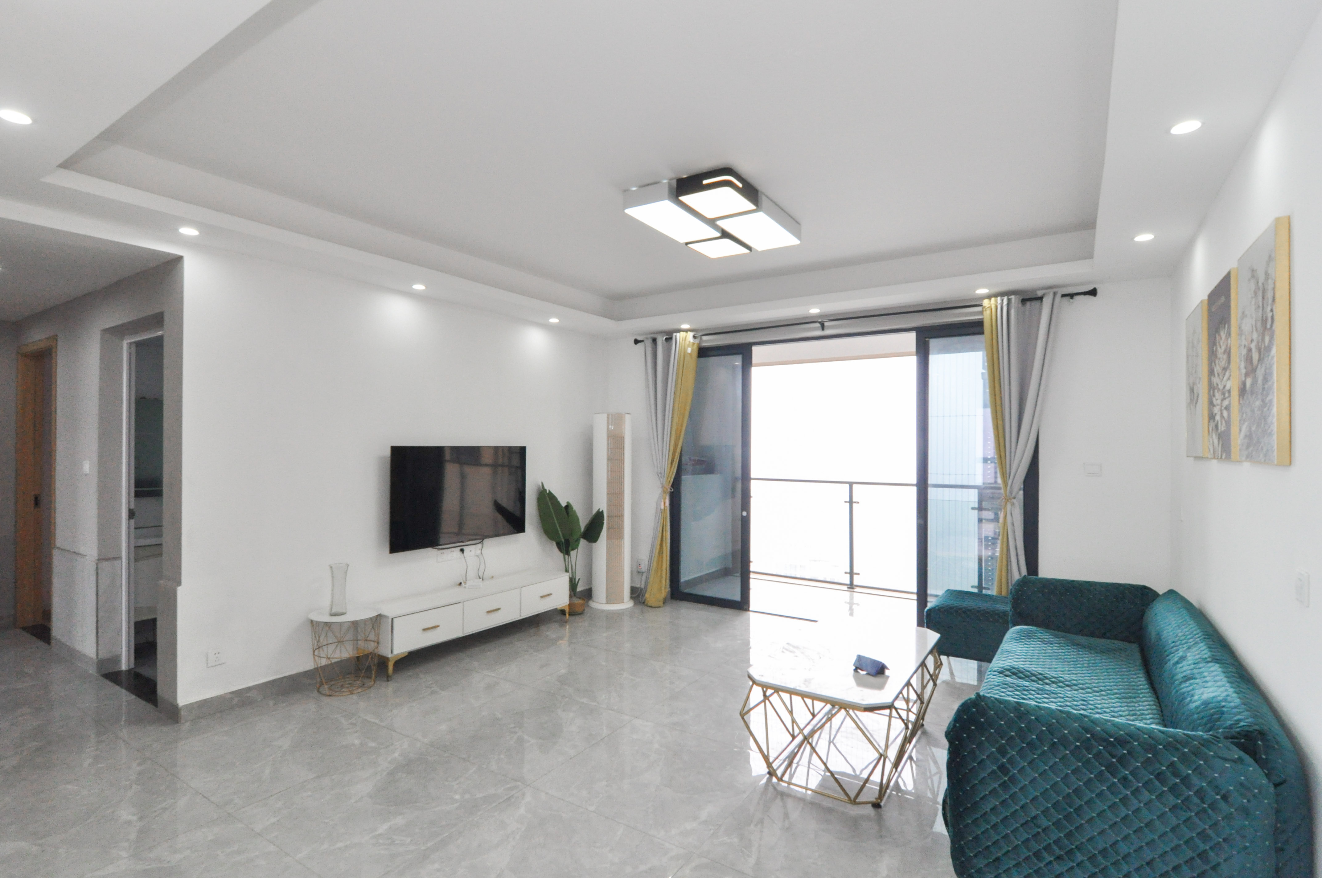 中建梅溪湖中心  4室2厅2卫    168.0万客厅