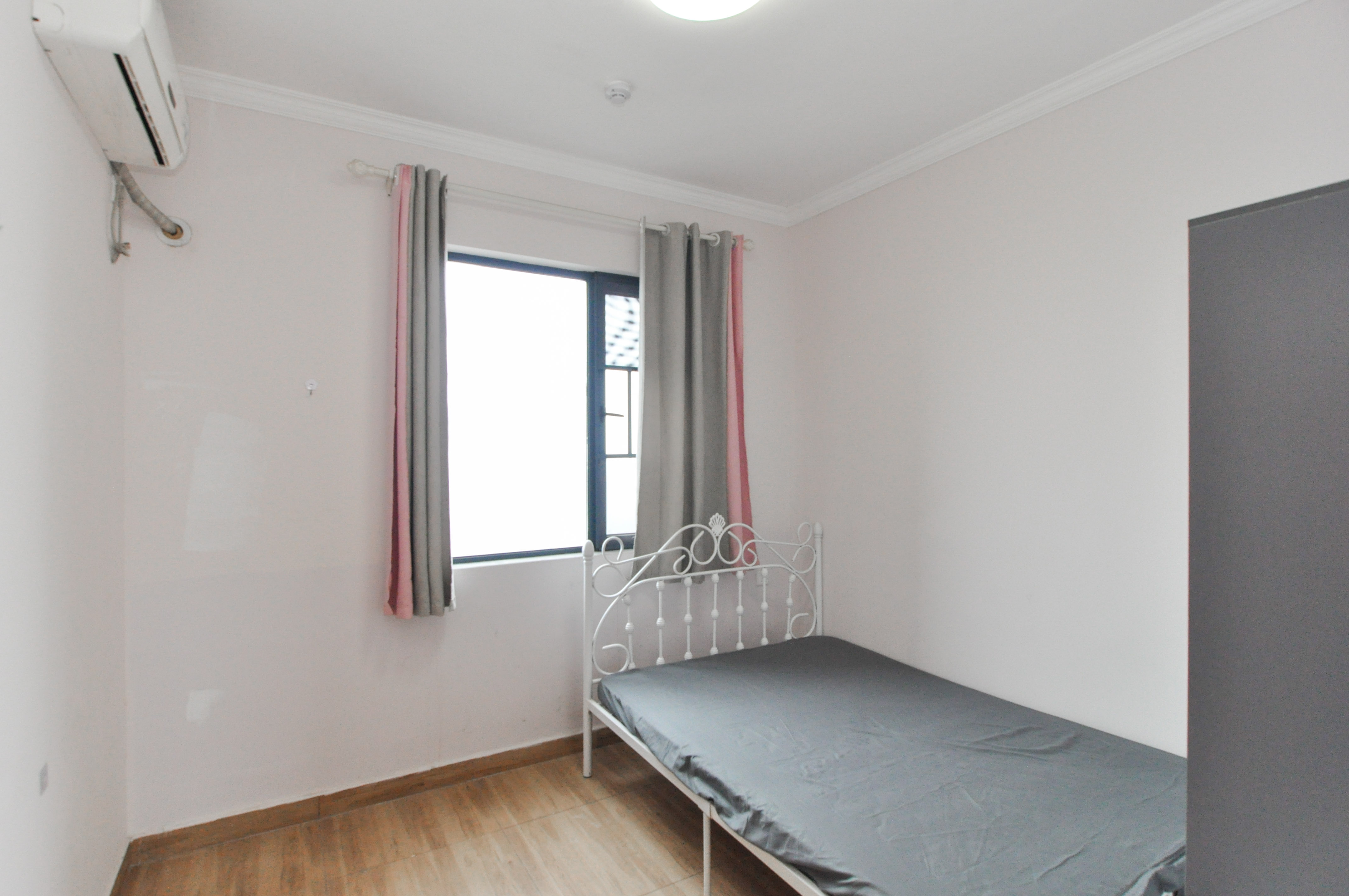 中建梅溪湖中心  4室2厅2卫    168.0万卧室