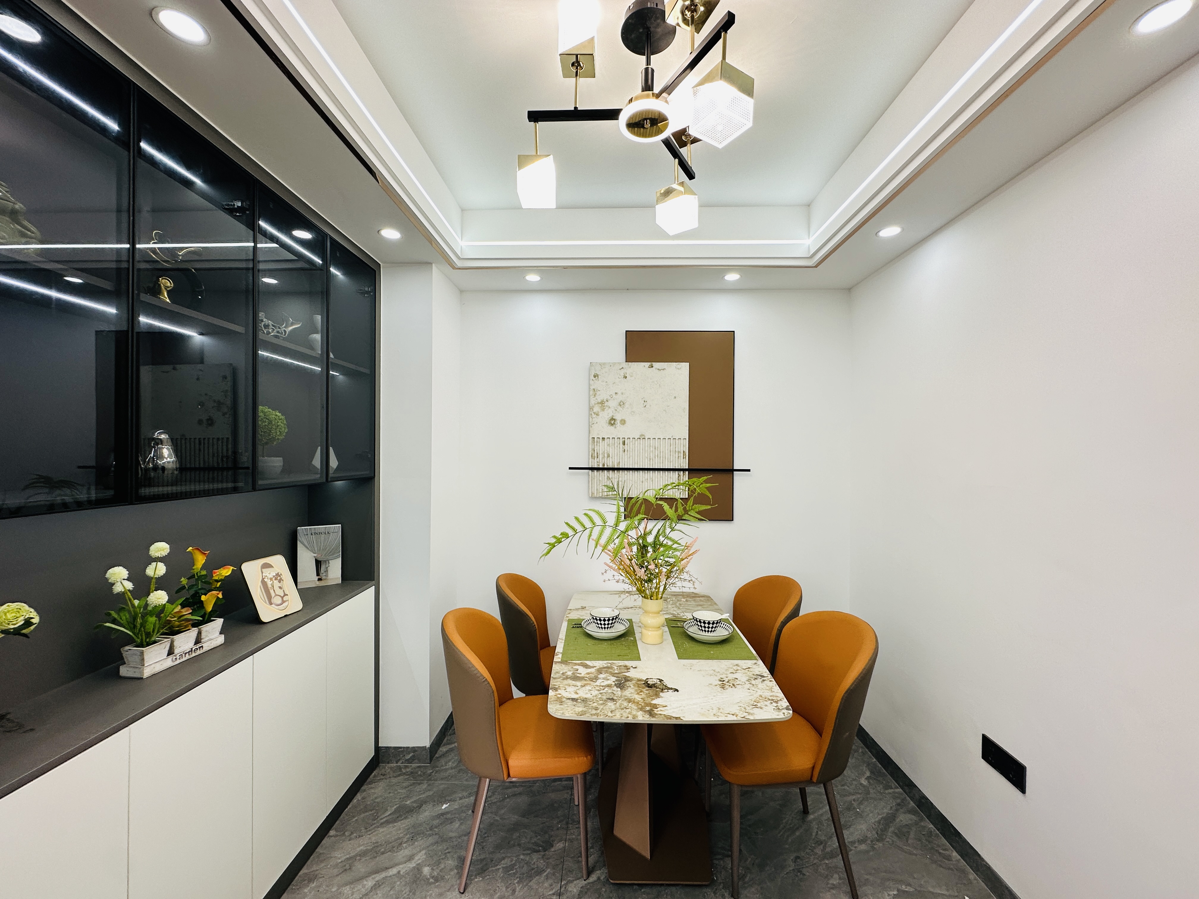 丽花城 3室2厅2卫 120.0万 丽花城 3室2厅2卫 120.0万客厅