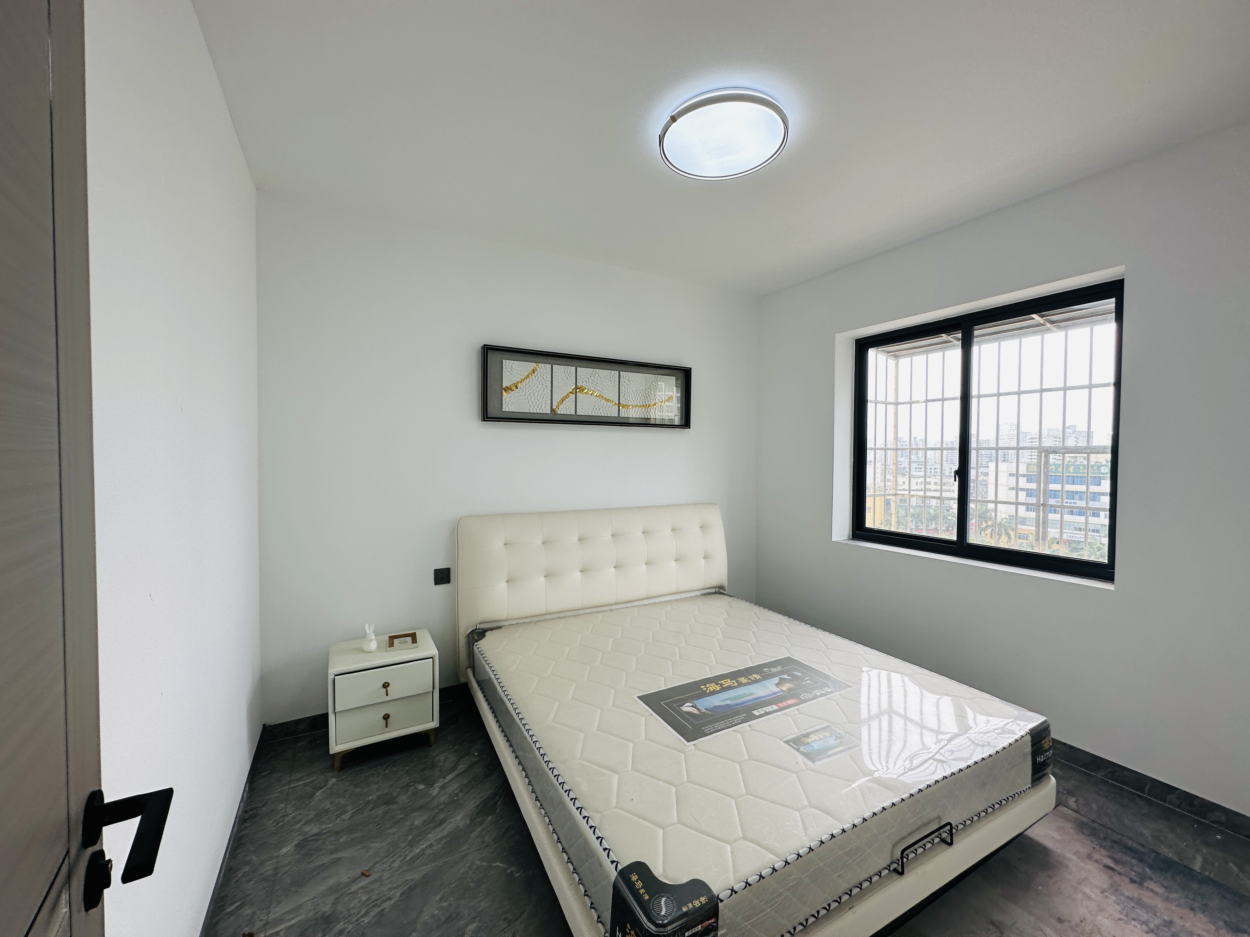 丽花城 3室2厅2卫 120.0万 丽花城 3室2厅2卫 120.0万卧室