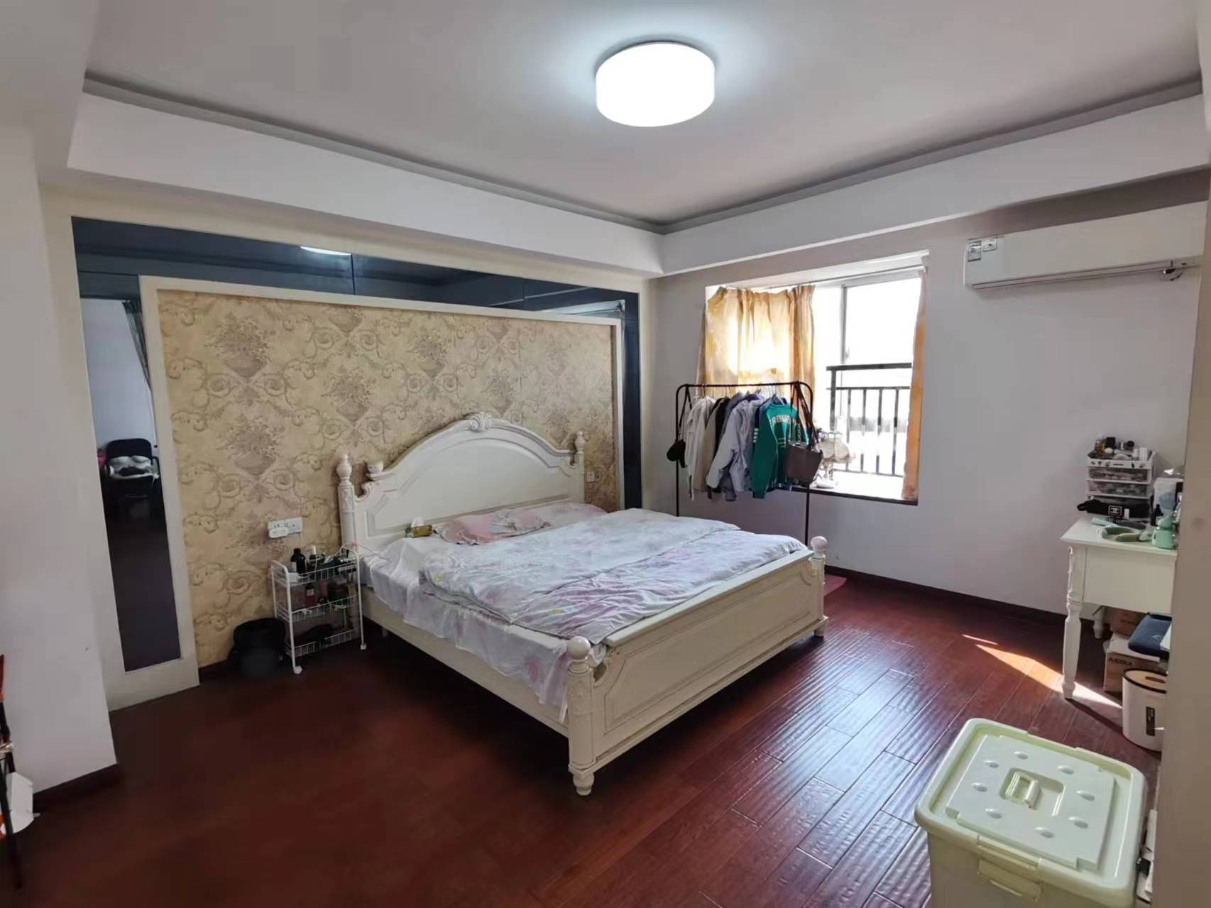 芦淞区蓝天花园 5室2厅2卫 55.00万 芦淞区蓝天花园 5室2厅2卫 55.00万室内图