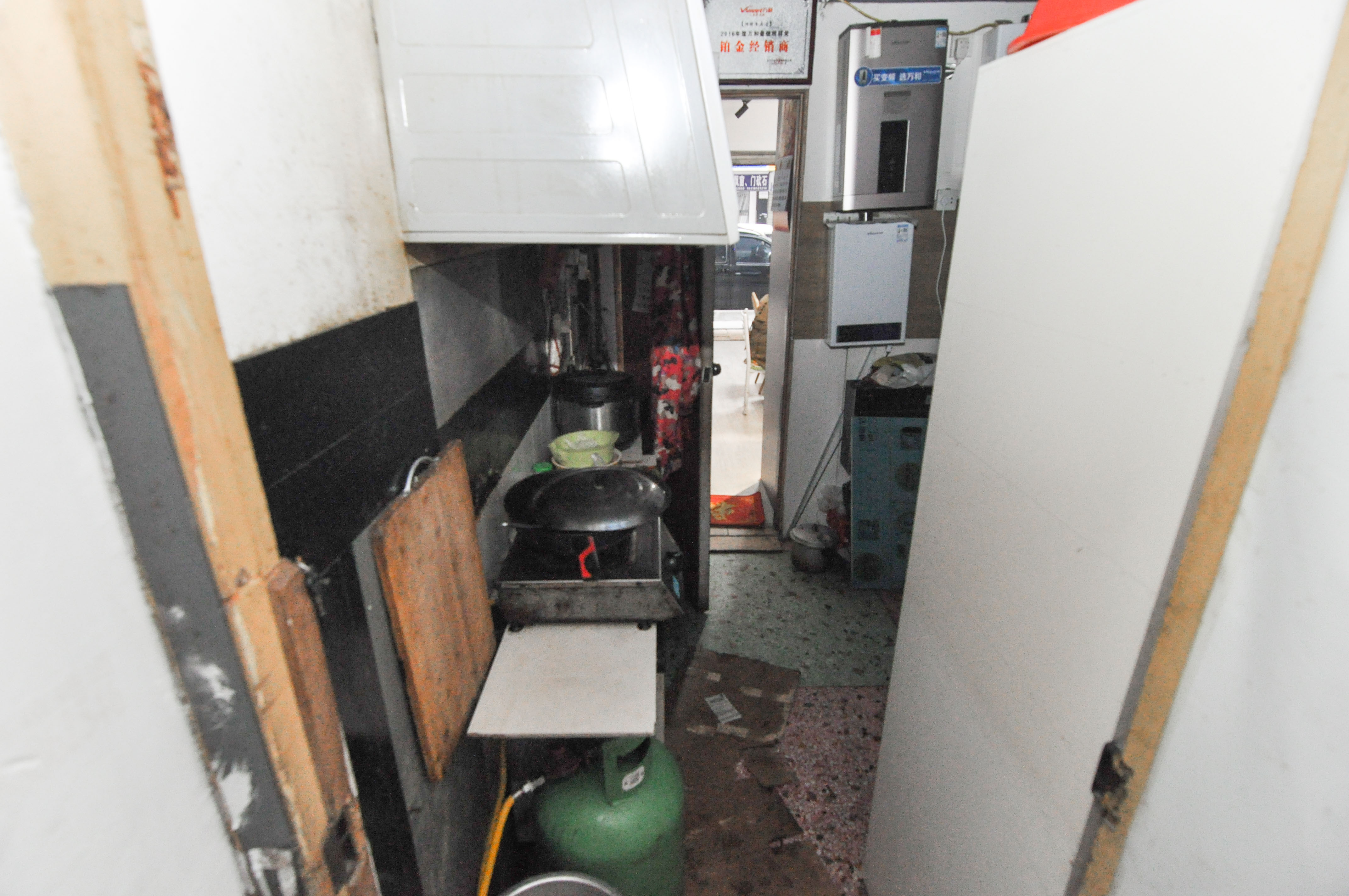 涧塘小区  8室1厅1卫   185.00万厨房