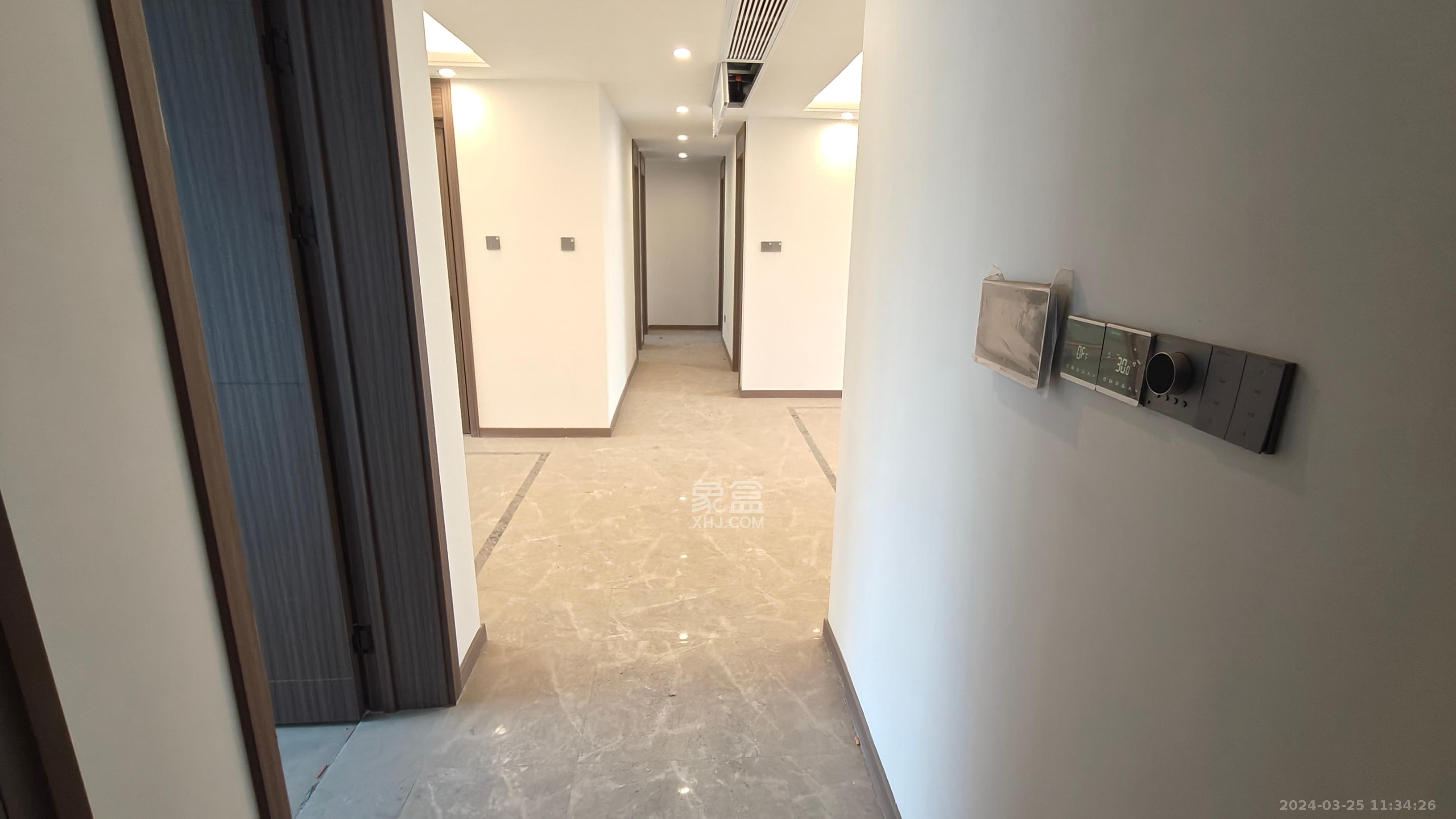 绿地V岛  4室2厅2卫   5000.00元/月室内图