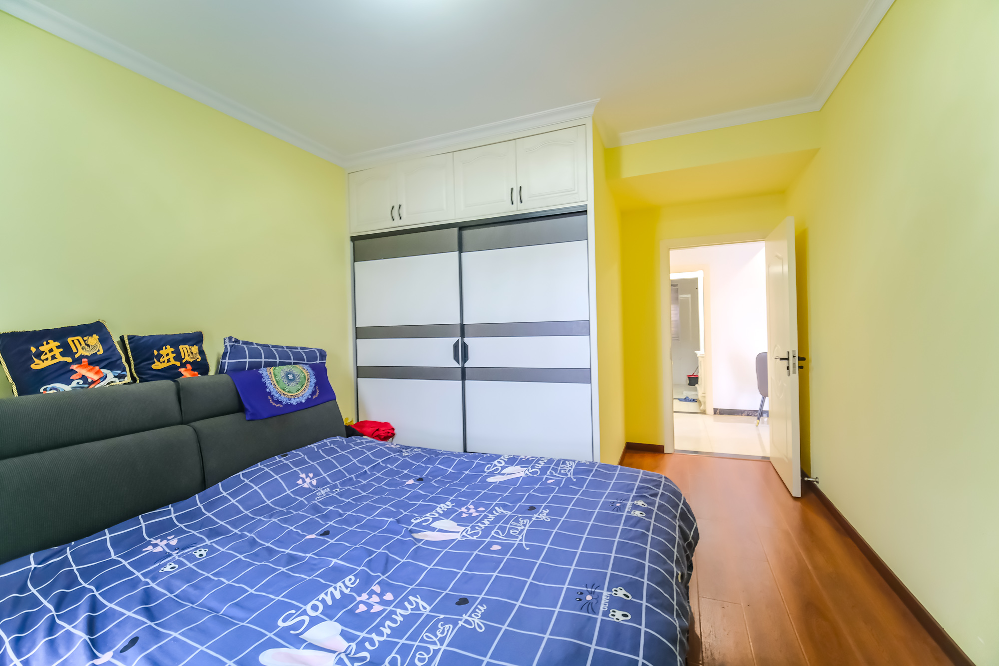 荣盛花语城 3室2厅1卫 76.0万 荣盛花语城 3室2厅1卫 76.0万卧室