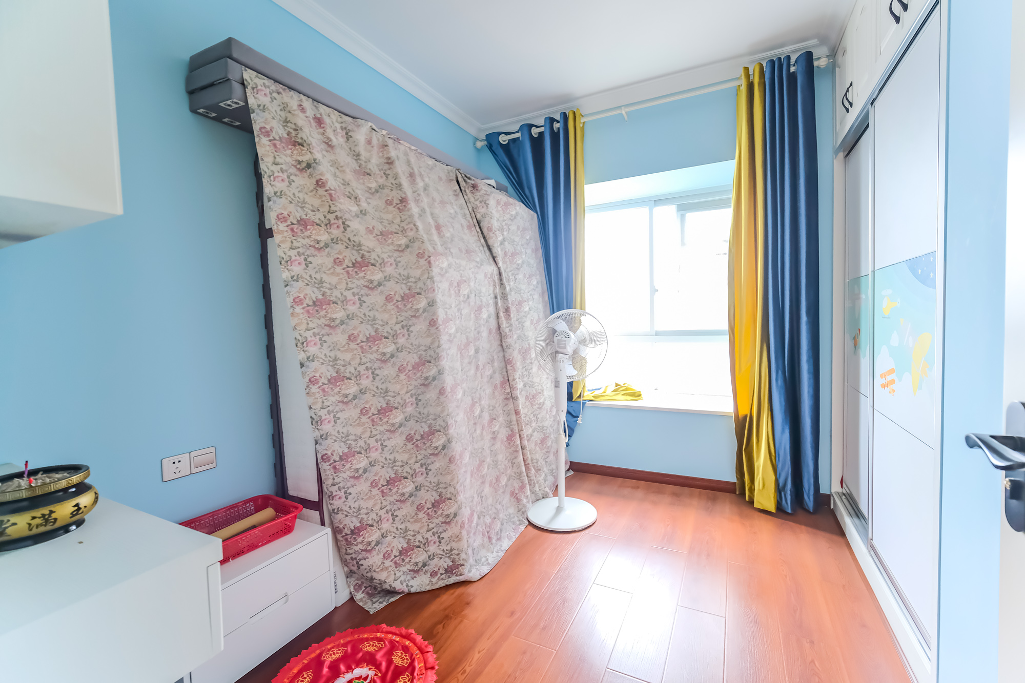 荣盛花语城 3室2厅1卫 76.0万 荣盛花语城 3室2厅1卫 76.0万卧室